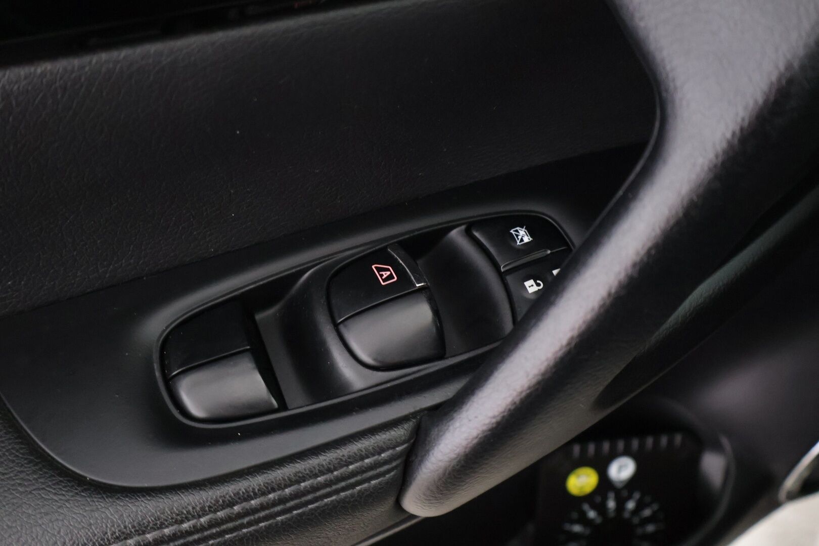 Nissan Qashqai 2014 1,2L Tekna 2WD 6M/T Driver Asst - Suomi-auto | 2x renkaat aluvantein | Lohko | 360-kamera | Lasikatto | BLIS | Keyless
