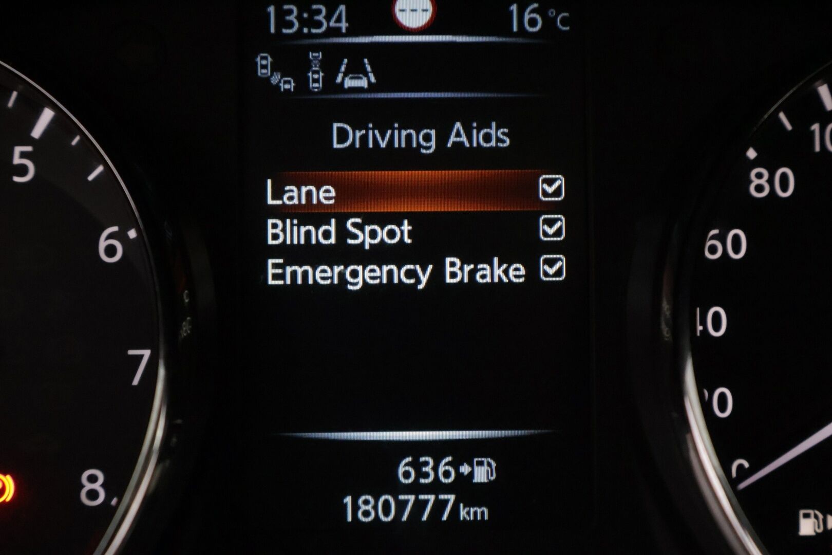 Nissan Qashqai 2014 1,2L Tekna 2WD 6M/T Driver Asst - Suomi-auto | 2x renkaat aluvantein | Lohko | 360-kamera | Lasikatto | BLIS | Keyless
