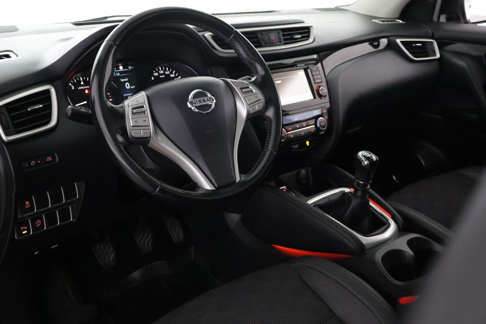 Nissan Qashqai 2014 1,2L Tekna 2WD 6M/T Driver Asst - Suomi-auto | 2x renkaat aluvantein | Lohko | 360-kamera | Lasikatto | BLIS | Keyless