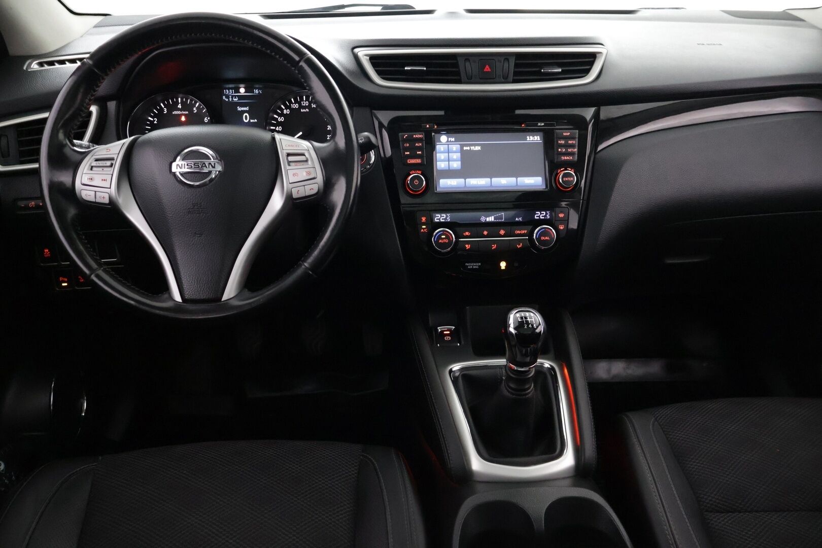 Nissan Qashqai 2014 1,2L Tekna 2WD 6M/T Driver Asst - Suomi-auto | 2x renkaat aluvantein | Lohko | 360-kamera | Lasikatto | BLIS | Keyless
