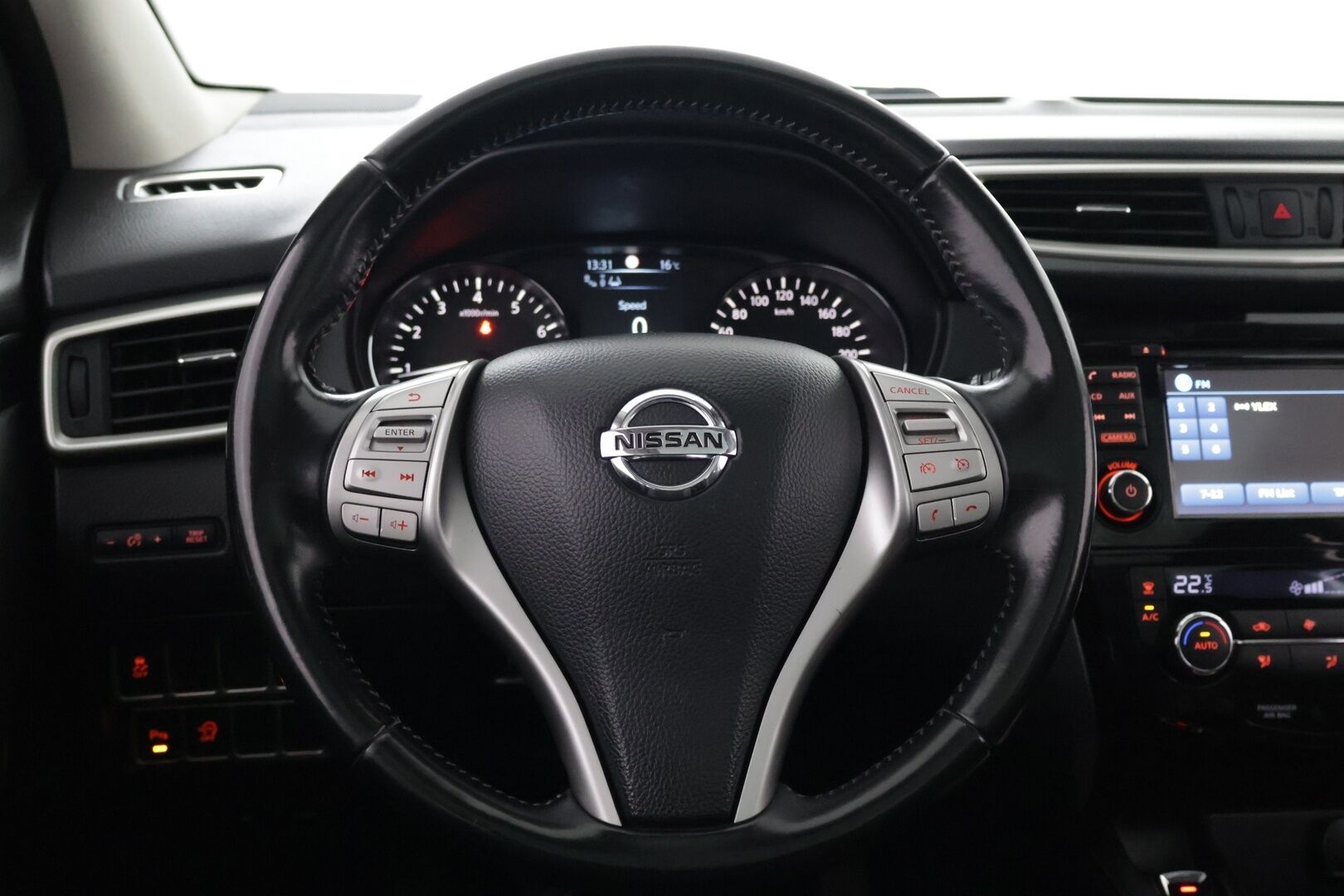 Nissan Qashqai 2014 1,2L Tekna 2WD 6M/T Driver Asst - Suomi-auto | 2x renkaat aluvantein | Lohko | 360-kamera | Lasikatto | BLIS | Keyless