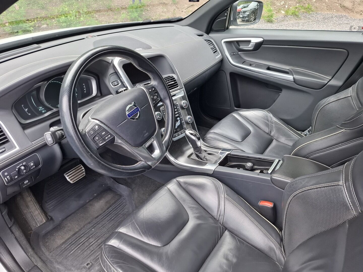 Volvo XC60 2014 D5 AWD Business R-Design aut **Suomi auto / Koukku / Webasto / Adapt.vakkari / Panorama / Nahkapenkit / TULOSSA