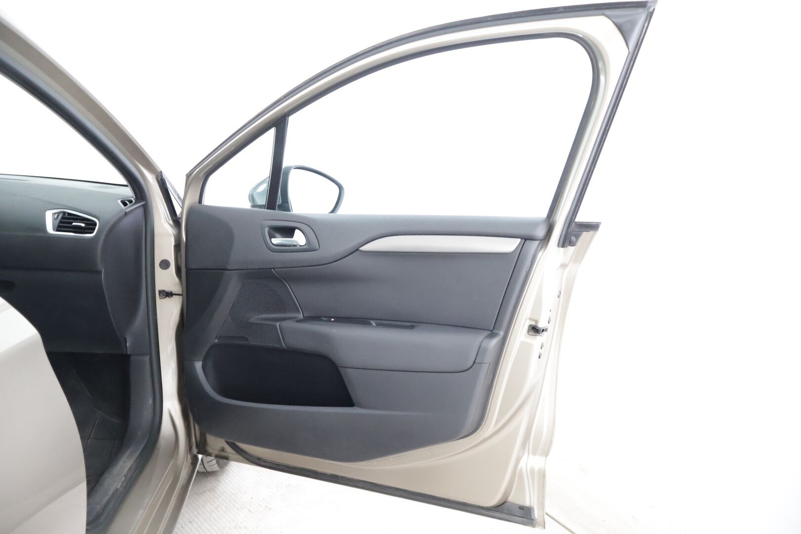 Citroen C4 2014 e-HDi 115 Premium ETG6 Automaatti ** Vakkari / Lohko / Bluetooth / Koukku - * Myydään Huutokaupat.com iän ja kilometrien vuoksi *