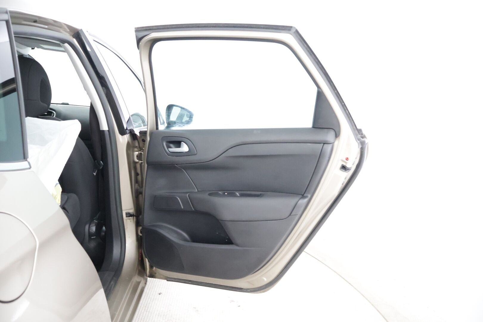 Citroen C4 2014 e-HDi 115 Premium ETG6 Automaatti ** Vakkari / Lohko / Bluetooth / Koukku - * Myydään Huutokaupat.com iän ja kilometrien vuoksi *