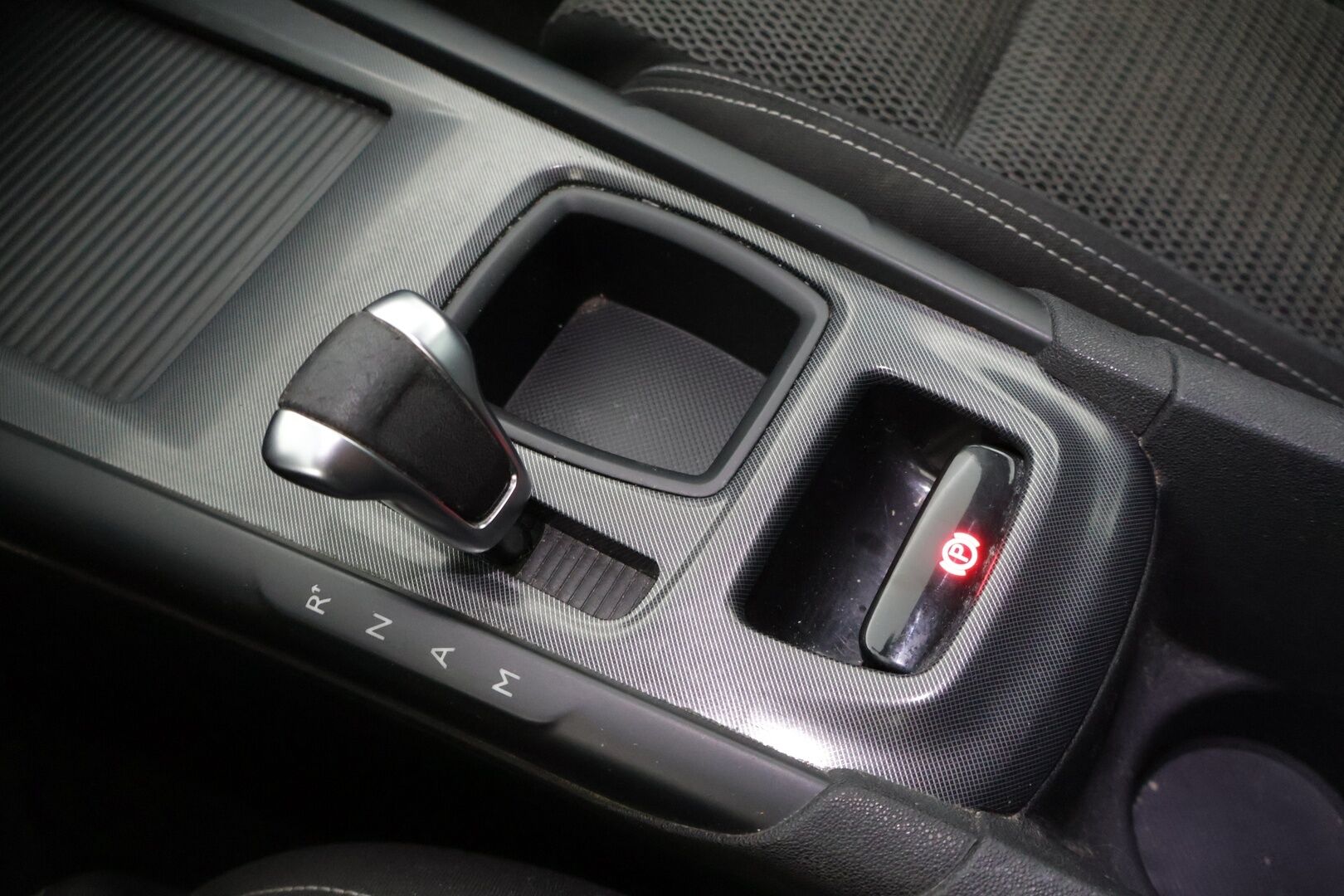 Citroen C4 2014 e-HDi 115 Premium ETG6 Automaatti ** Vakkari / Lohko / Bluetooth / Koukku - * Myydään Huutokaupat.com iän ja kilometrien vuoksi *