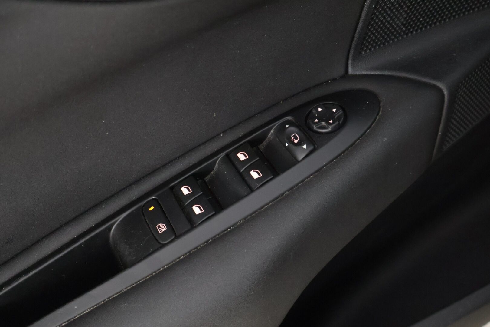 Citroen C4 2014 e-HDi 115 Premium ETG6 Automaatti ** Vakkari / Lohko / Bluetooth / Koukku - * Myydään Huutokaupat.com iän ja kilometrien vuoksi *
