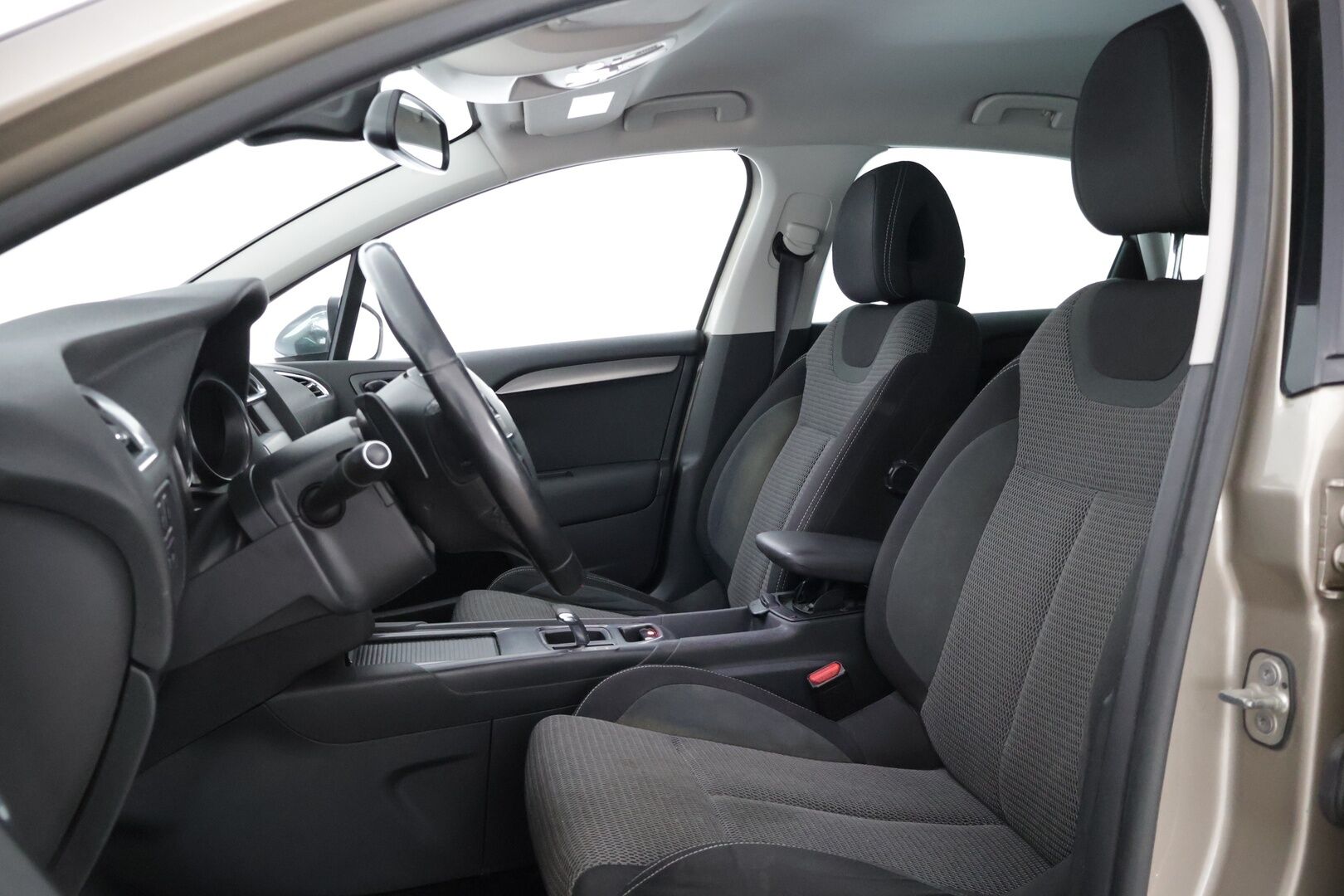 Citroen C4 2014 e-HDi 115 Premium ETG6 Automaatti ** Vakkari / Lohko / Bluetooth / Koukku - * Myydään Huutokaupat.com iän ja kilometrien vuoksi *