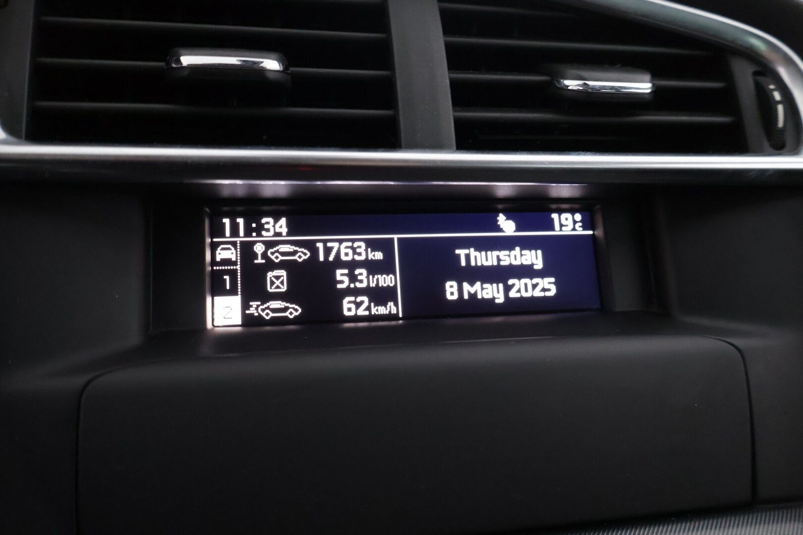 Citroen C4 2014 e-HDi 115 Premium ETG6 Automaatti ** Vakkari / Lohko / Bluetooth / Koukku - * Myydään Huutokaupat.com iän ja kilometrien vuoksi *