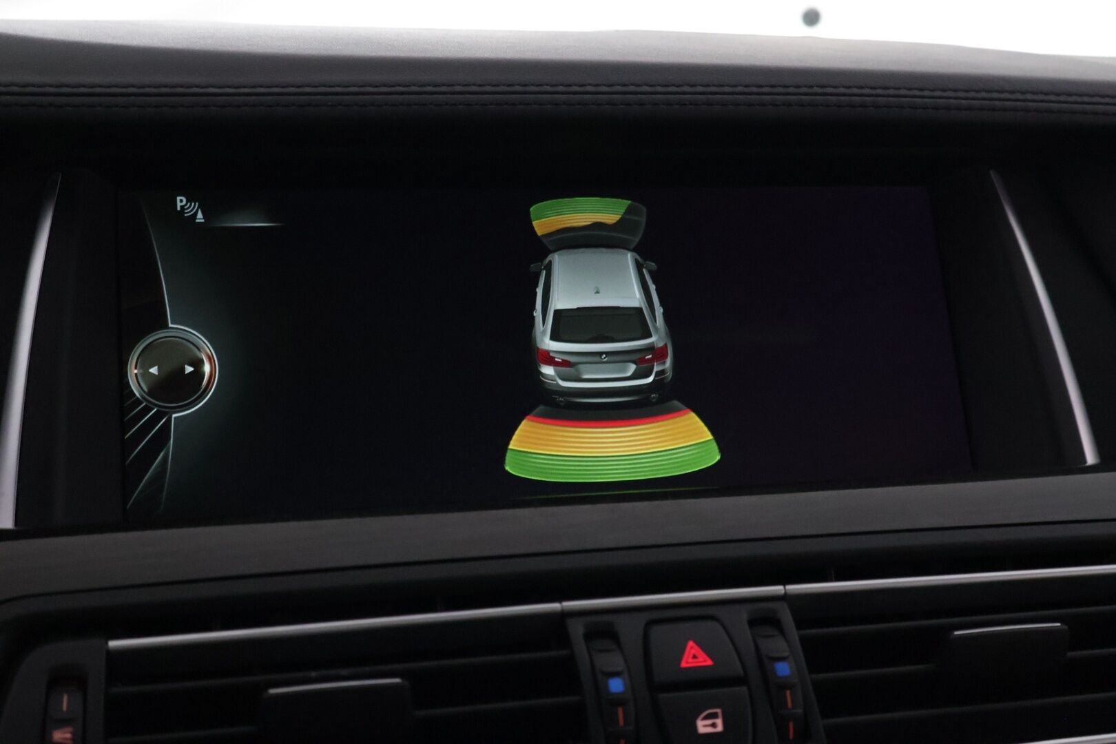 BMW M550D 2014 F11 Touring M550d Sport A xDrive - HUD | Panorama | Prof. Navi | Soft-close | Muistipenkit | Sporttinahat | Shadowline | Pyritbraun Metallic | Suomi-auto | 2x vanteet & renkaat
