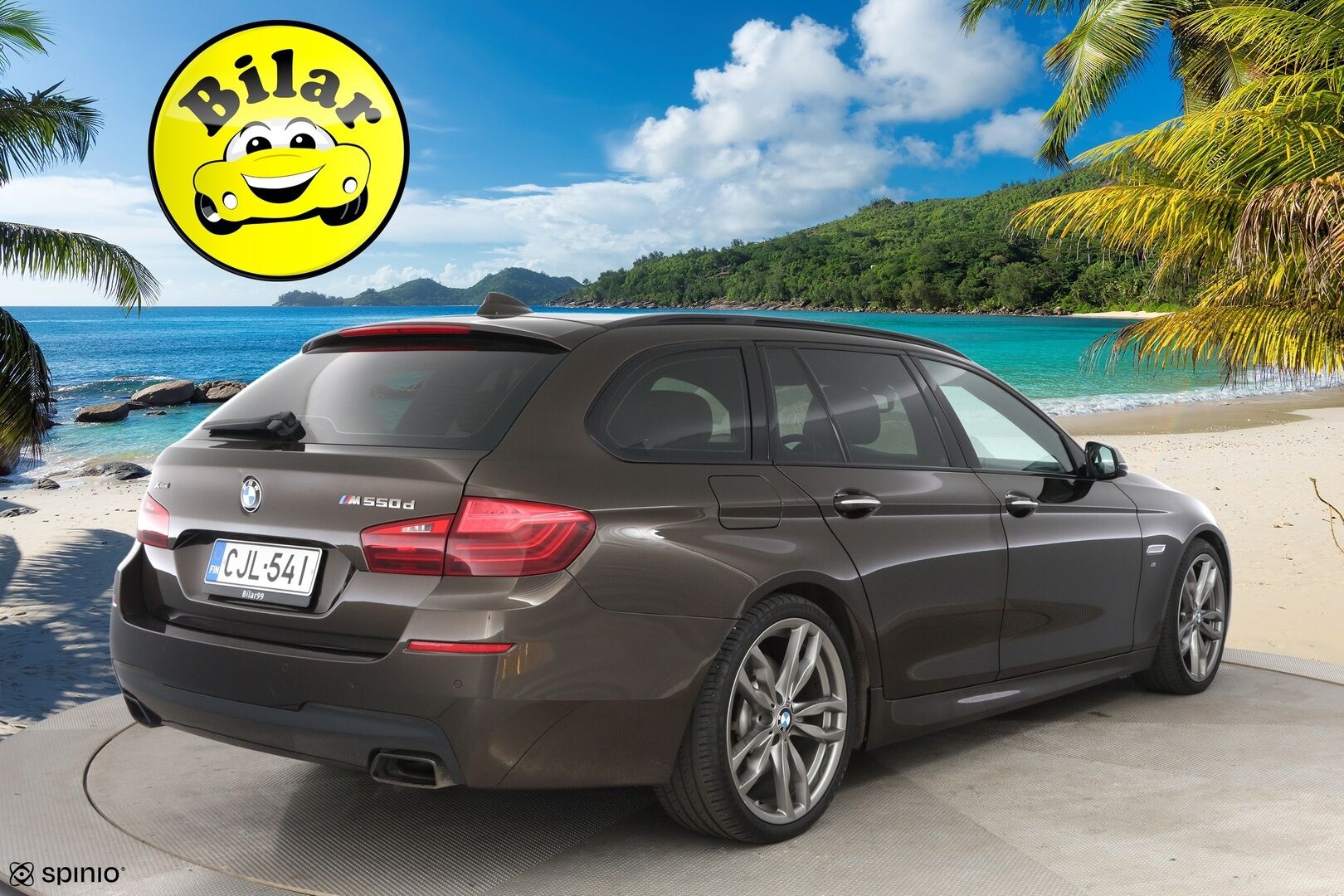 BMW M550D 2014 F11 Touring M550d Sport A xDrive - HUD | Panorama | Prof. Navi | Soft-close | Muistipenkit | Sporttinahat | Shadowline | Pyritbraun Metallic | Suomi-auto | 2x vanteet & renkaat