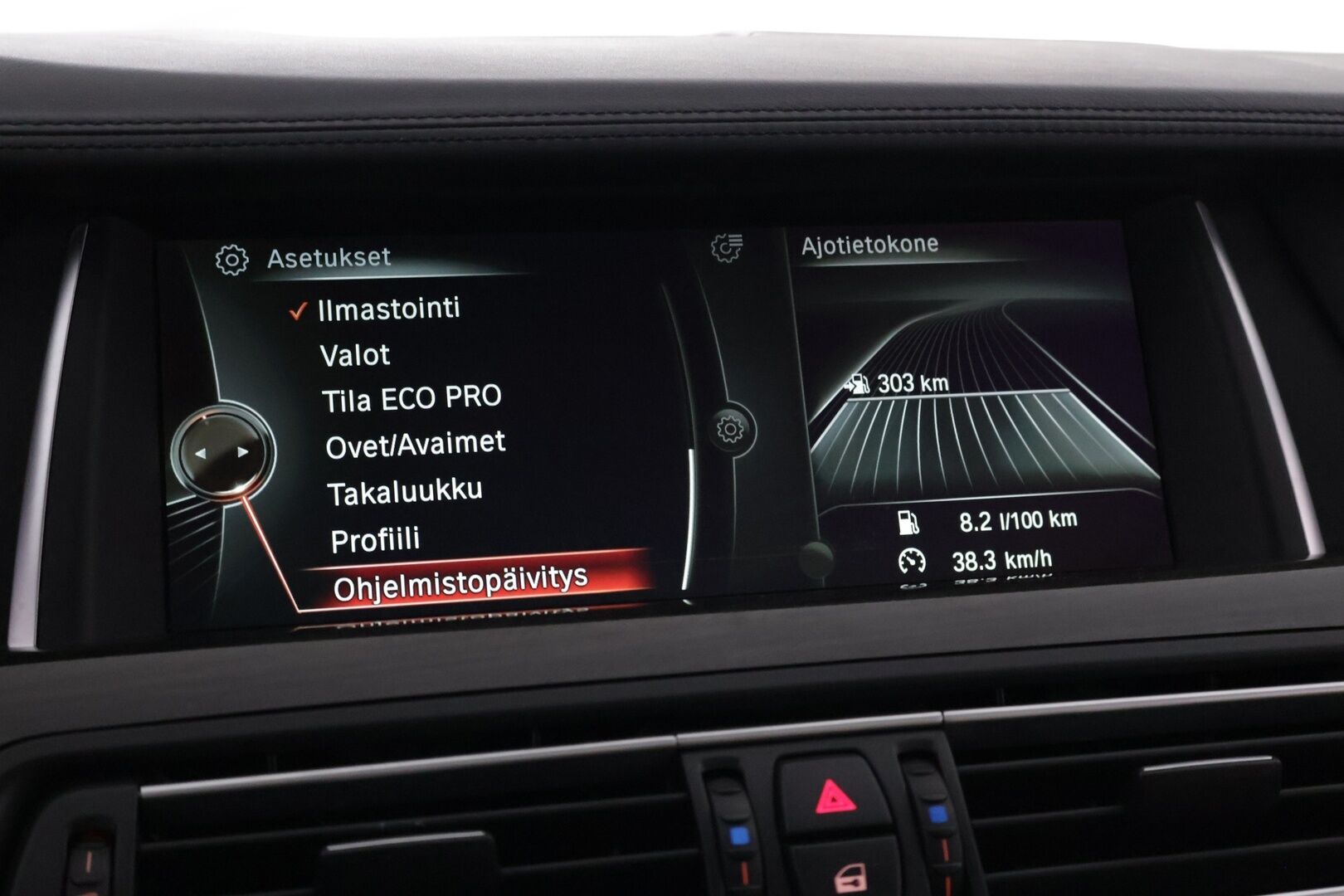 BMW M550D 2014 F11 Touring M550d Sport A xDrive - HUD | Panorama | Prof. Navi | Soft-close | Muistipenkit | Sporttinahat | Shadowline | Pyritbraun Metallic | Suomi-auto | 2x vanteet & renkaat