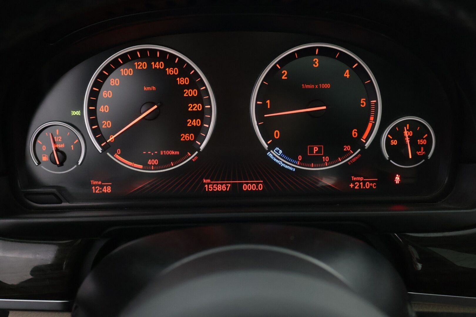 BMW M550D 2014 F11 Touring M550d Sport A xDrive - HUD | Panorama | Prof. Navi | Soft-close | Muistipenkit | Sporttinahat | Shadowline | Pyritbraun Metallic | Suomi-auto | 2x vanteet & renkaat