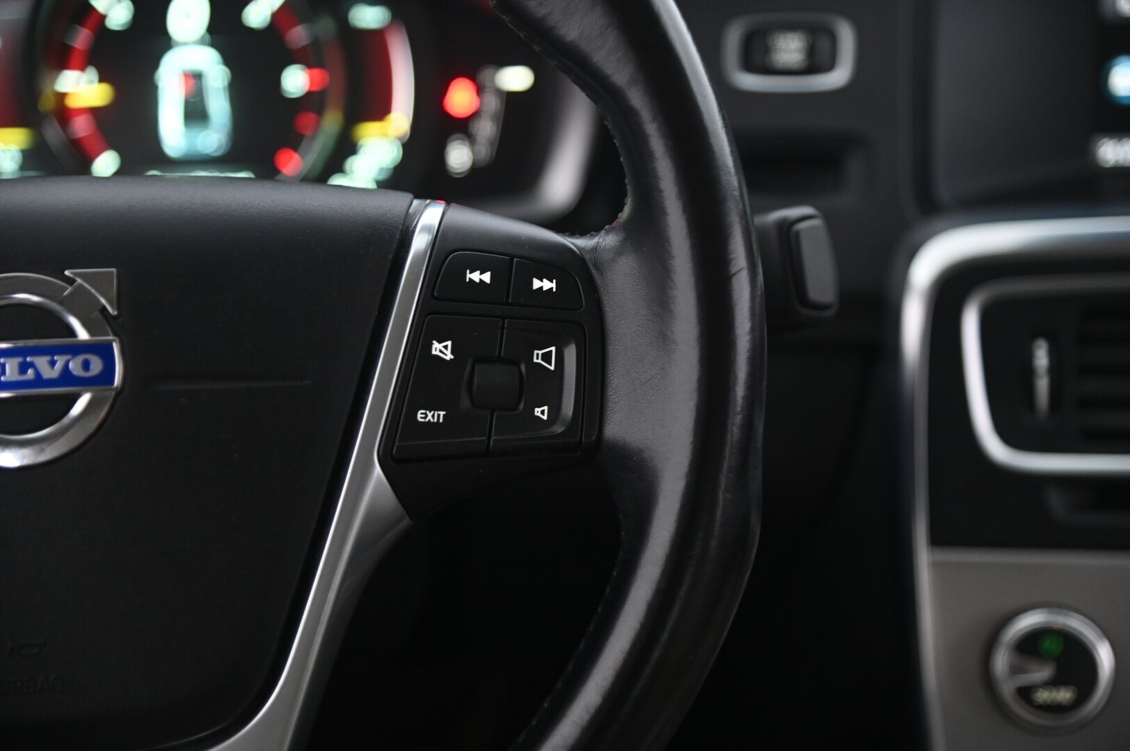 Volvo S60 2014 D4 Business Summum aut - Webasto | Adapt. Vakkari | KeyLess Go | Nahkapenkit | Kuljettajan Penkki Muistilla | Juuri Katsastettu! | 2x Renkaat Aluvanteilla