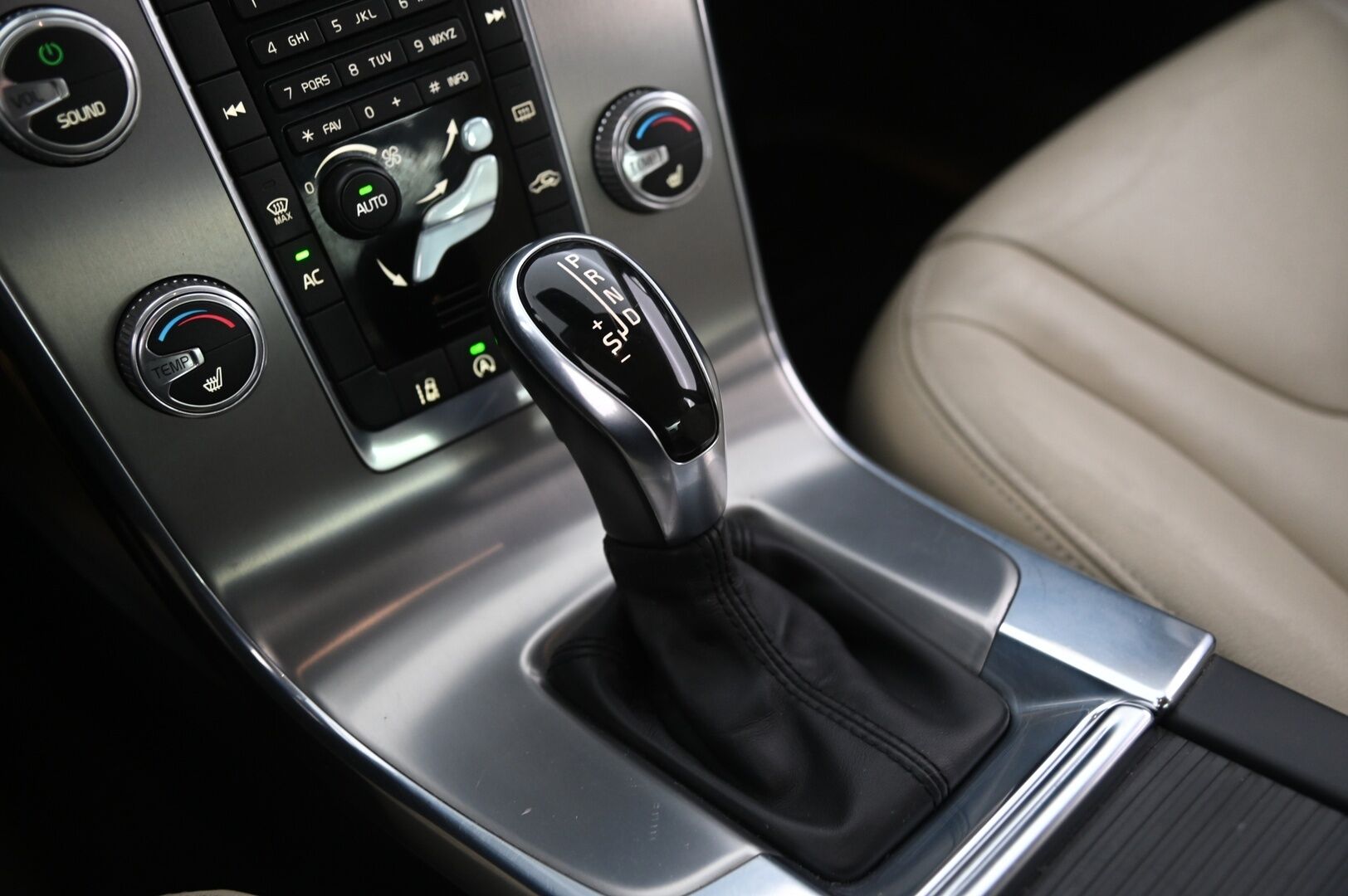 Volvo S60 2014 D4 Business Summum aut - Webasto | Adapt. Vakkari | KeyLess Go | Nahkapenkit | Kuljettajan Penkki Muistilla | Juuri Katsastettu! | 2x Renkaat Aluvanteilla