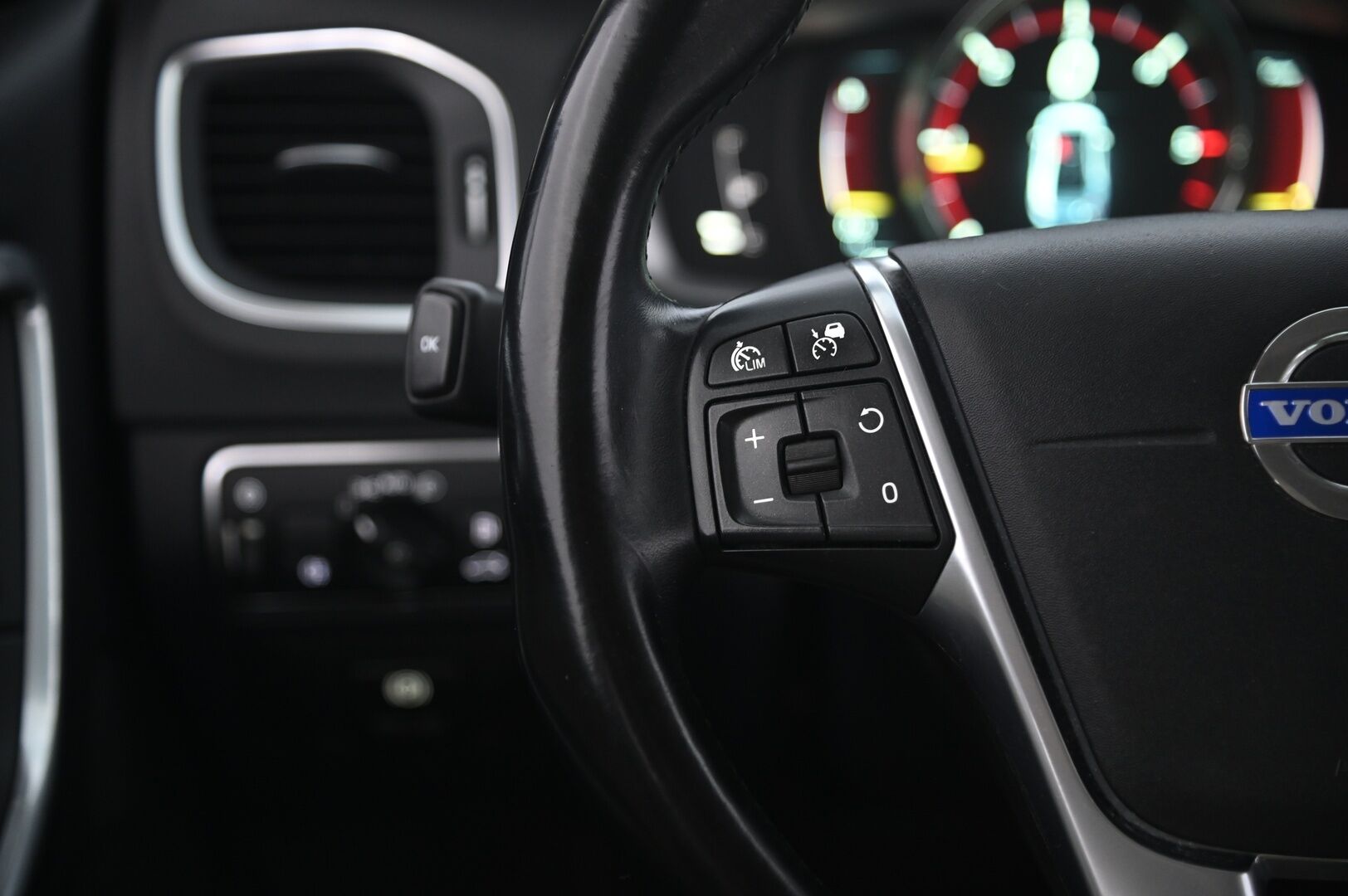Volvo S60 2014 D4 Business Summum aut - Webasto | Adapt. Vakkari | KeyLess Go | Nahkapenkit | Kuljettajan Penkki Muistilla | Juuri Katsastettu! | 2x Renkaat Aluvanteilla