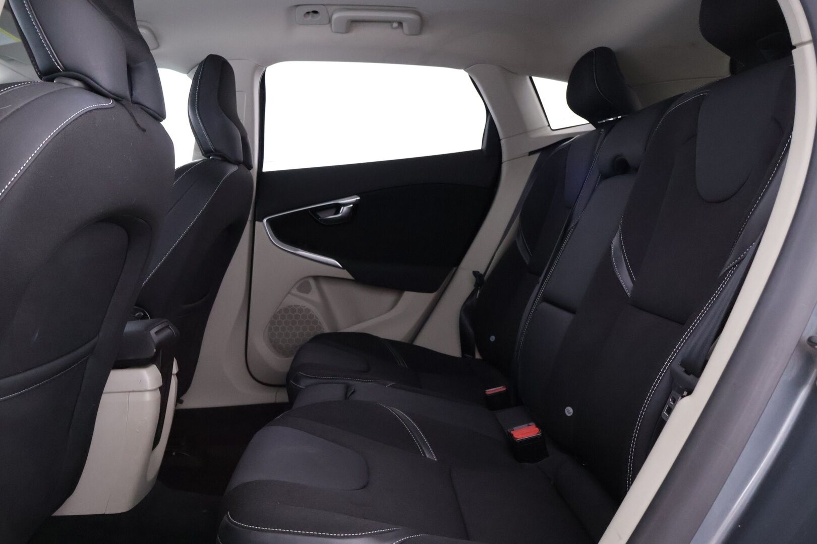 Volvo V40 2015 T2 Business - | Webasto | Lohkolämmitin+ sisä | Vakionopeudensäädin | Navi | 