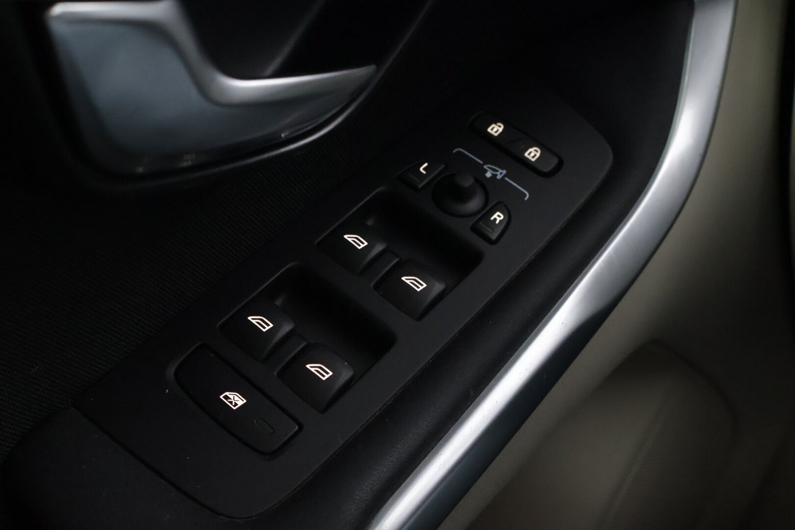 Volvo V40 2015 T2 Business - | Webasto | Lohkolämmitin+ sisä | Vakionopeudensäädin | Navi | 