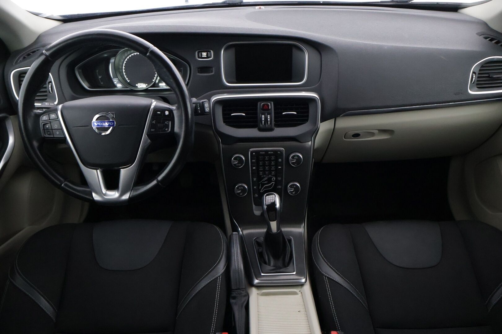 Volvo V40 2015 T2 Business - | Webasto | Lohkolämmitin+ sisä | Vakionopeudensäädin | Navi | 