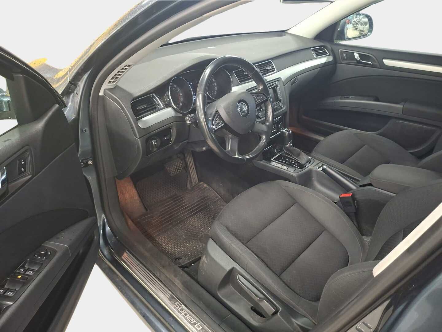 Skoda Superb 2014 2,0 TDI 140 Ambition Business DSG Autom. - | YritysOutlet - Myydään vain yrityksille | | Vakionopeudensäädin | KeyLess Go | Navigointijärjestelmä | Kahdet renkaat vanteineen | Isofix |
