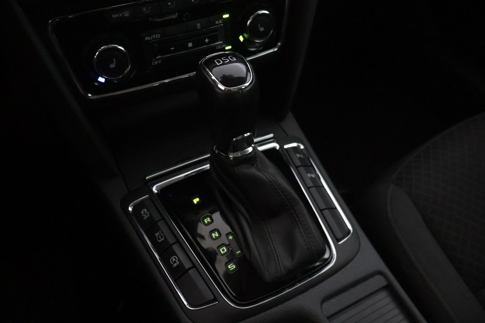 Skoda Superb 2014 2,0 TDI 140 Ambition Business DSG Autom. - | Vakionopeudensäädin | Webasto | KeyLess Go | Navigointijärjestelmä | Pysäköintiavustin | Isofix | Huoltokirja | 