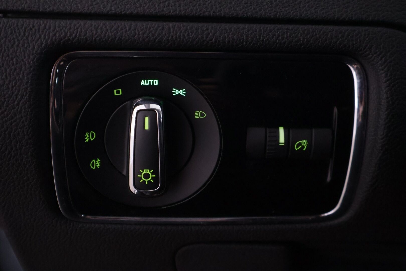 Skoda Superb 2014 2,0 TDI 140 Ambition Business DSG Autom. - | Vakionopeudensäädin | Webasto | KeyLess Go | Navigointijärjestelmä | Pysäköintiavustin | Isofix | Huoltokirja | 