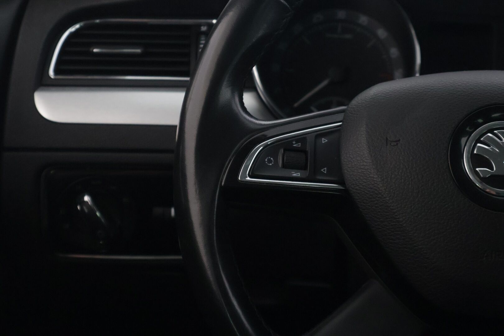 Skoda Superb 2014 2,0 TDI 140 Ambition Business DSG Autom. - | Vakionopeudensäädin | Webasto | KeyLess Go | Navigointijärjestelmä | Pysäköintiavustin | Isofix | Huoltokirja | 