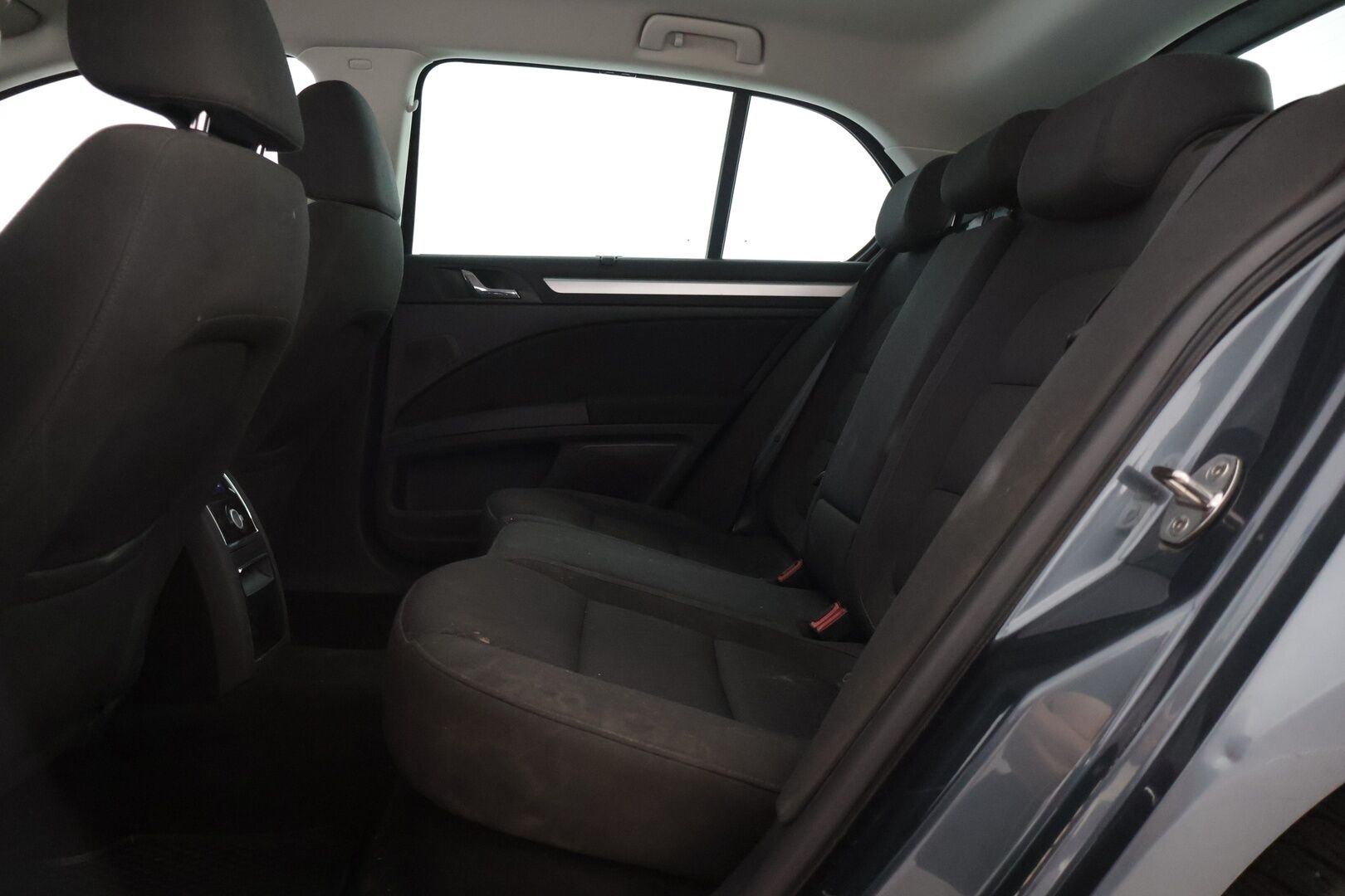 Skoda Superb 2014 2,0 TDI 140 Ambition Business DSG Autom. - | Vakionopeudensäädin | Webasto | KeyLess Go | Navigointijärjestelmä | Pysäköintiavustin | Isofix | Huoltokirja | 