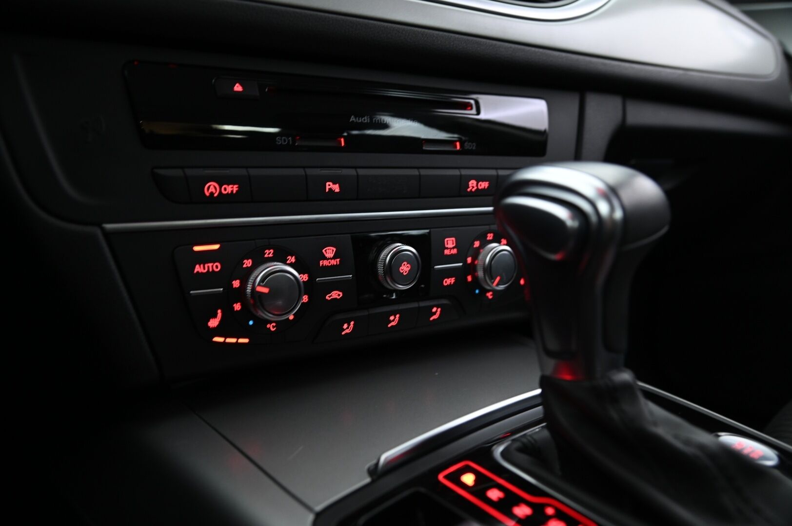 Audi A6 2014 Sedan Business Sport Edition 2,0 TDI 100 kW - Vakkari / Koukku / Sporttipenkit / S.luukku / Lohko.S.Pistoke