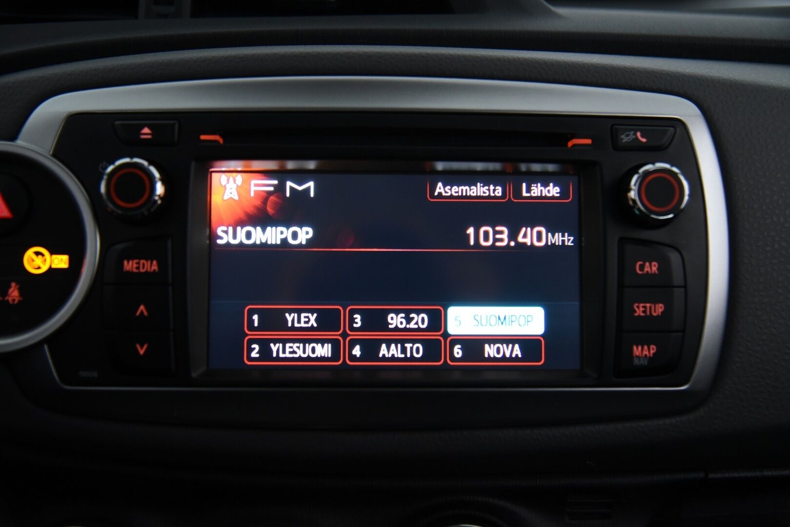 Toyota Yaris 2014 1,33 Dual VVT-i Active 5ov 1. Om Suomi-Auto! / Lohkolämmitin / P. Kamera / Nav / 2x Hyvät renkaat & huoltokirja! - 1. om Suomi-auto täydellisellä huoltokirjalla!