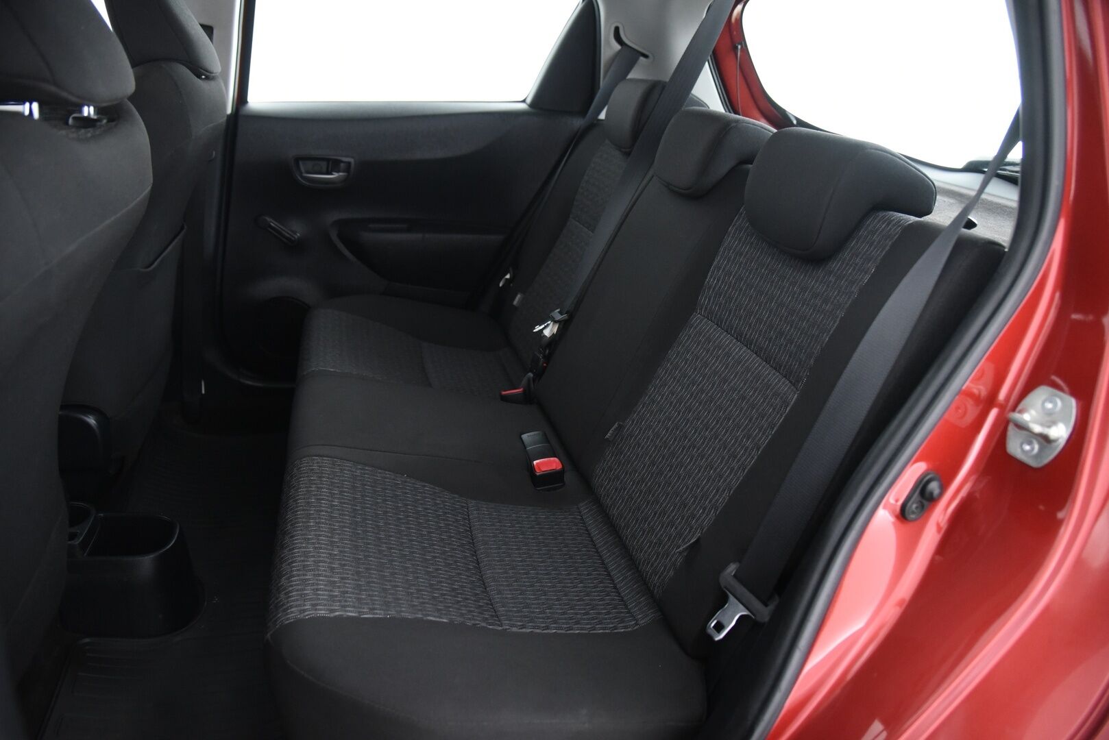Toyota Yaris 2014 1,33 Dual VVT-i Active 5ov 1. Om Suomi-Auto! / Lohkolämmitin / P. Kamera / Nav / 2x Hyvät renkaat & huoltokirja! - 1. om Suomi-auto täydellisellä huoltokirjalla!