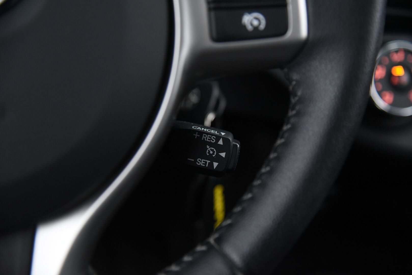 Toyota Yaris 2014 1,33 Dual VVT-i Active 5ov 1. Om Suomi-Auto! / Lohkolämmitin / P. Kamera / Nav / 2x Hyvät renkaat & huoltokirja! - 1. om Suomi-auto täydellisellä huoltokirjalla!