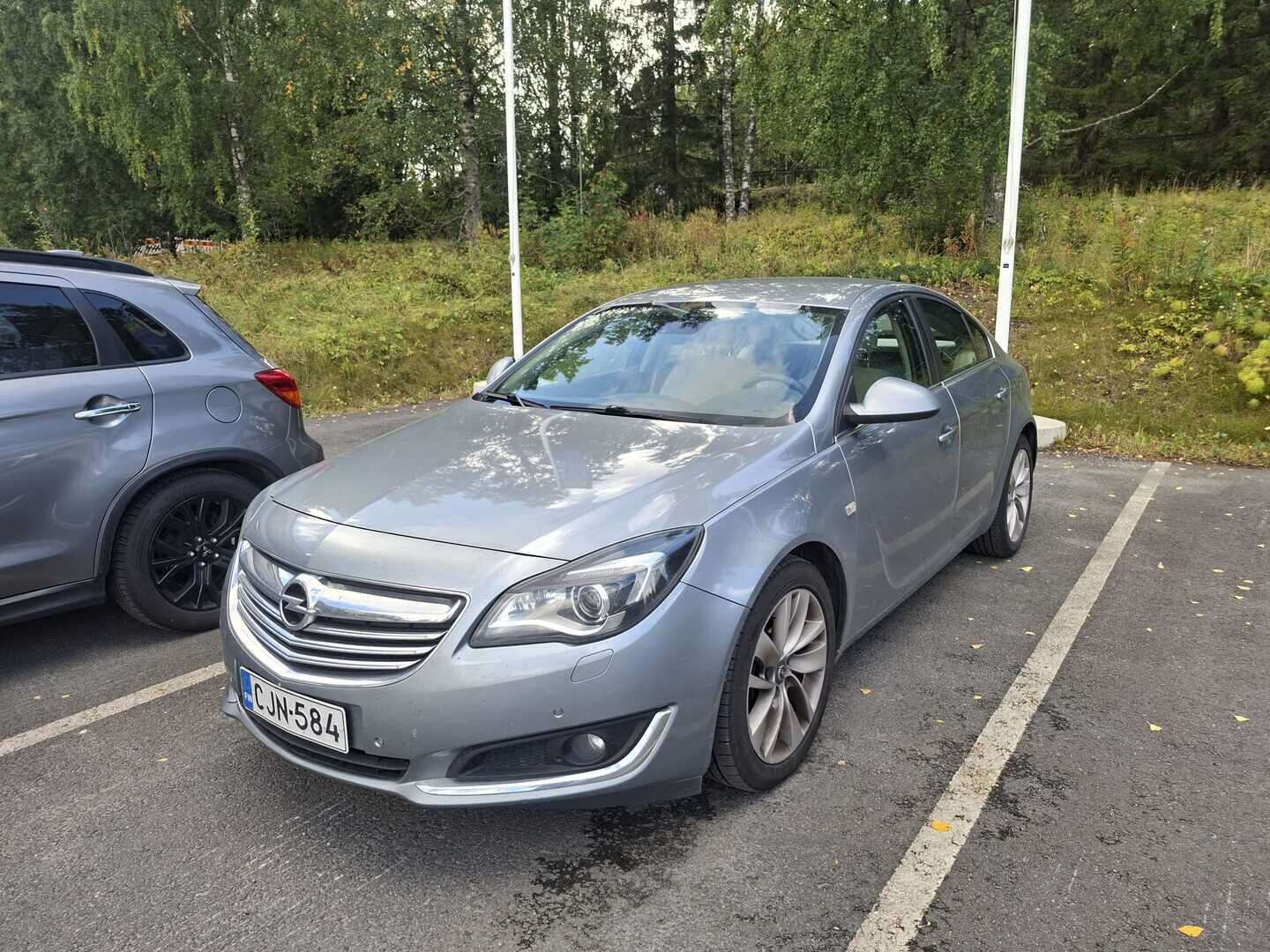Opel Insignia 2014 2,0 CDTI 4x4 - | Webasto | Tutkat | Navi | Bluetooth | Sähkös.Istuimet | Lämm.Ratti | 2x Renkaat Aluilla | Suomi-Insignia |