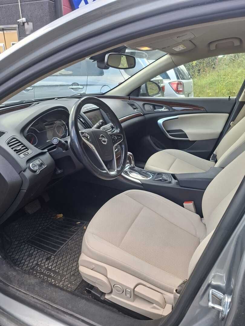 Opel Insignia 2014 2,0 CDTI 4x4 - | Webasto | Tutkat | Navi | Bluetooth | Sähkös.Istuimet | Lämm.Ratti | 2x Renkaat Aluilla | Suomi-Insignia |