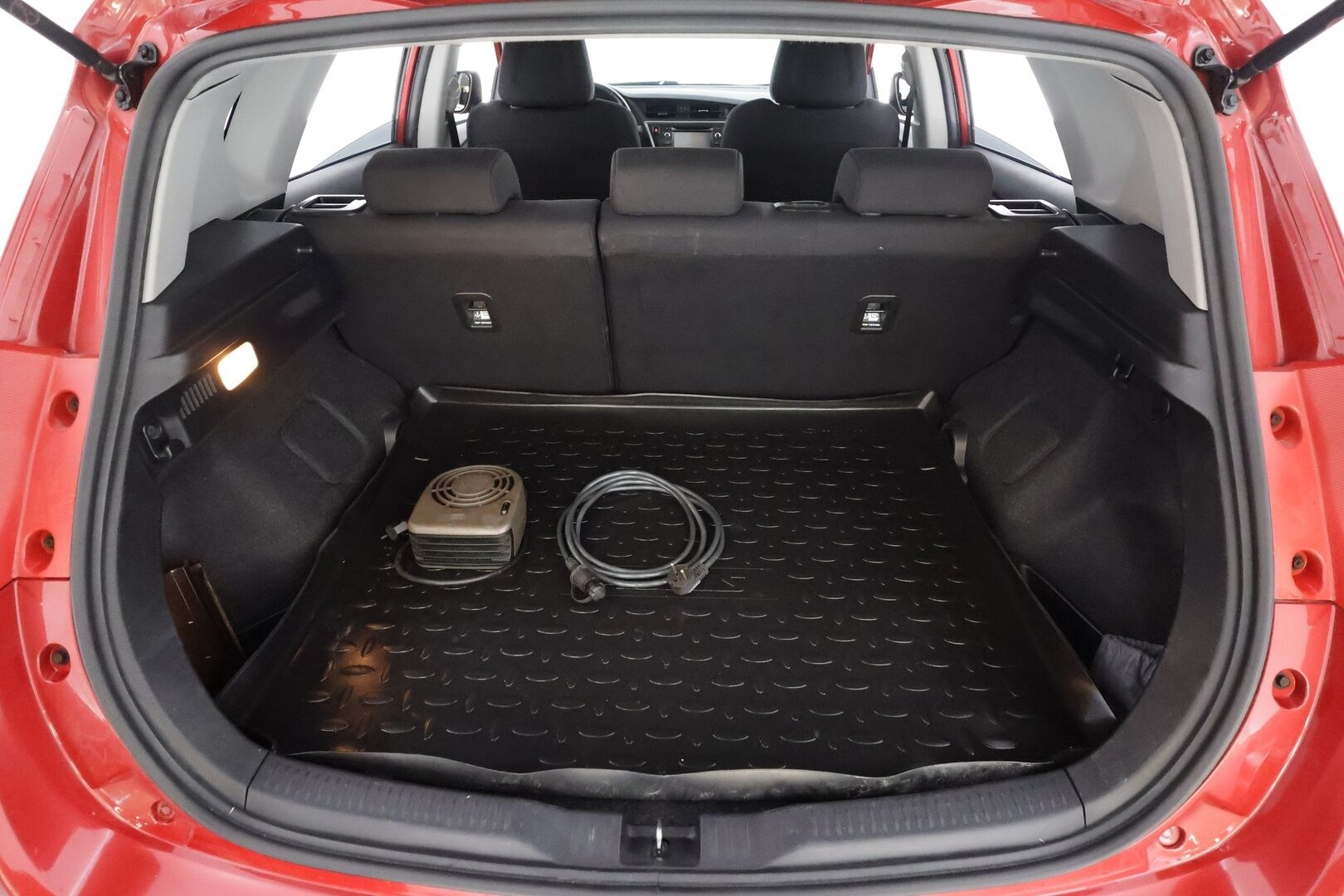 Toyota Auris 2015 1,6 Valvematic Active Edition 5ov * 1 Om Suomi Auto / Vakkari / P.kamera / Lohko+Sisä / Navi / Auto.ilmastointi * - Suomi-auto / Kahdet renkaat aluvanteilla - HULLUT AVAJAISHULINAT KORKOTARJOUS 3,29 %