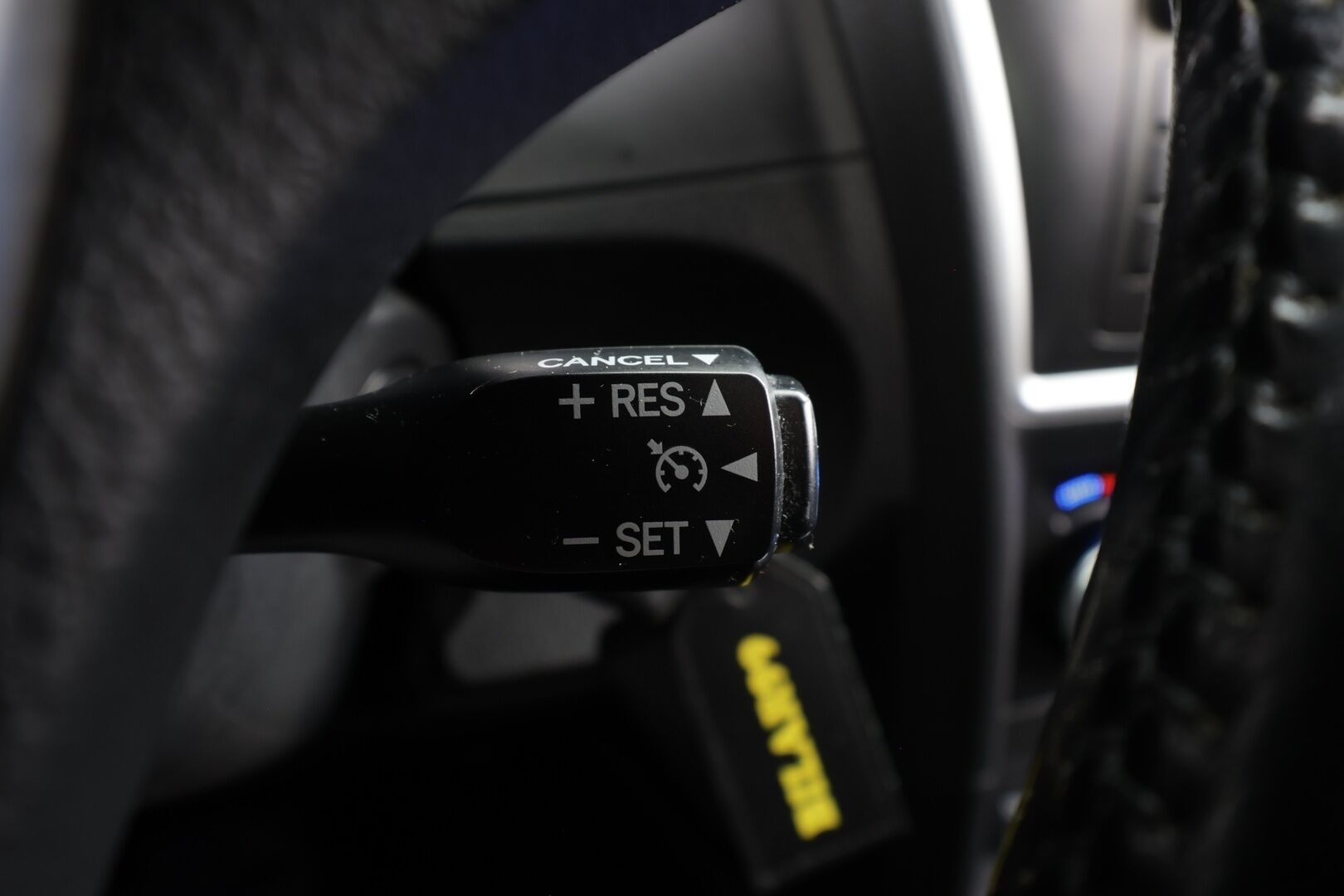 Toyota Auris 2015 1,6 Valvematic Active Edition 5ov * Vakkari / P.kamera / Lohko+Sisä / Navi / Auto.ilmastointi * - Suomi-auto / Kahdet renkaat aluvanteilla 