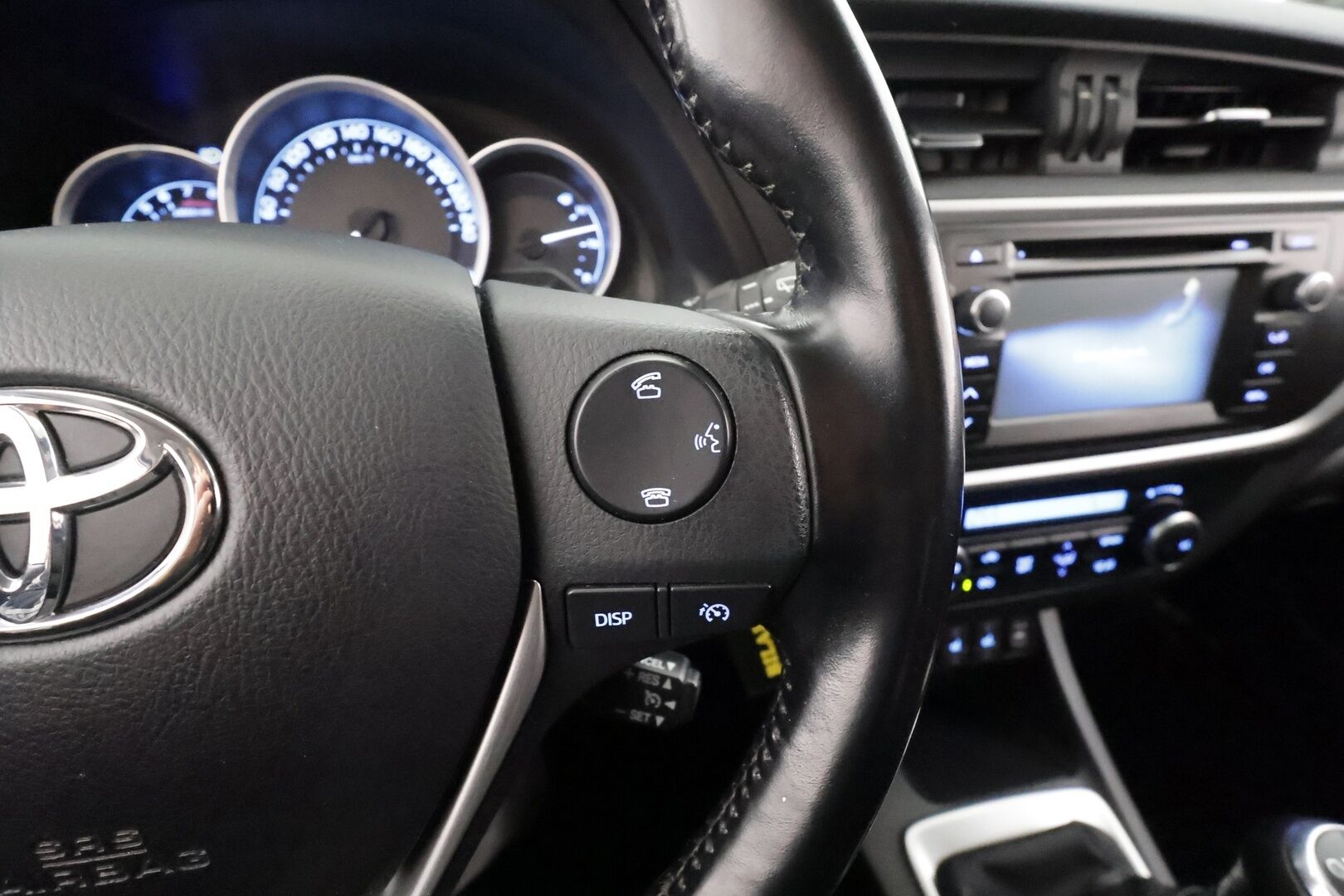 Toyota Auris 2015 1,6 Valvematic Active Edition 5ov * Vakkari / P.kamera / Lohko+Sisä / Navi / Auto.ilmastointi * - Suomi-auto / Kahdet renkaat aluvanteilla 