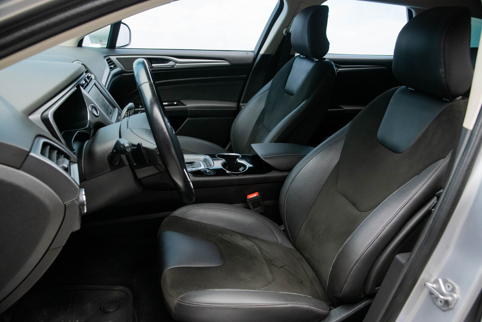 Ford Mondeo 2015 2,0 TDCi 150hv PowerShift Titanium Business Wagon - Myydään  Huutokaupat.com - Suomi-auto | Webasto | Vetokoukku | Navi | Nahka-alcantara