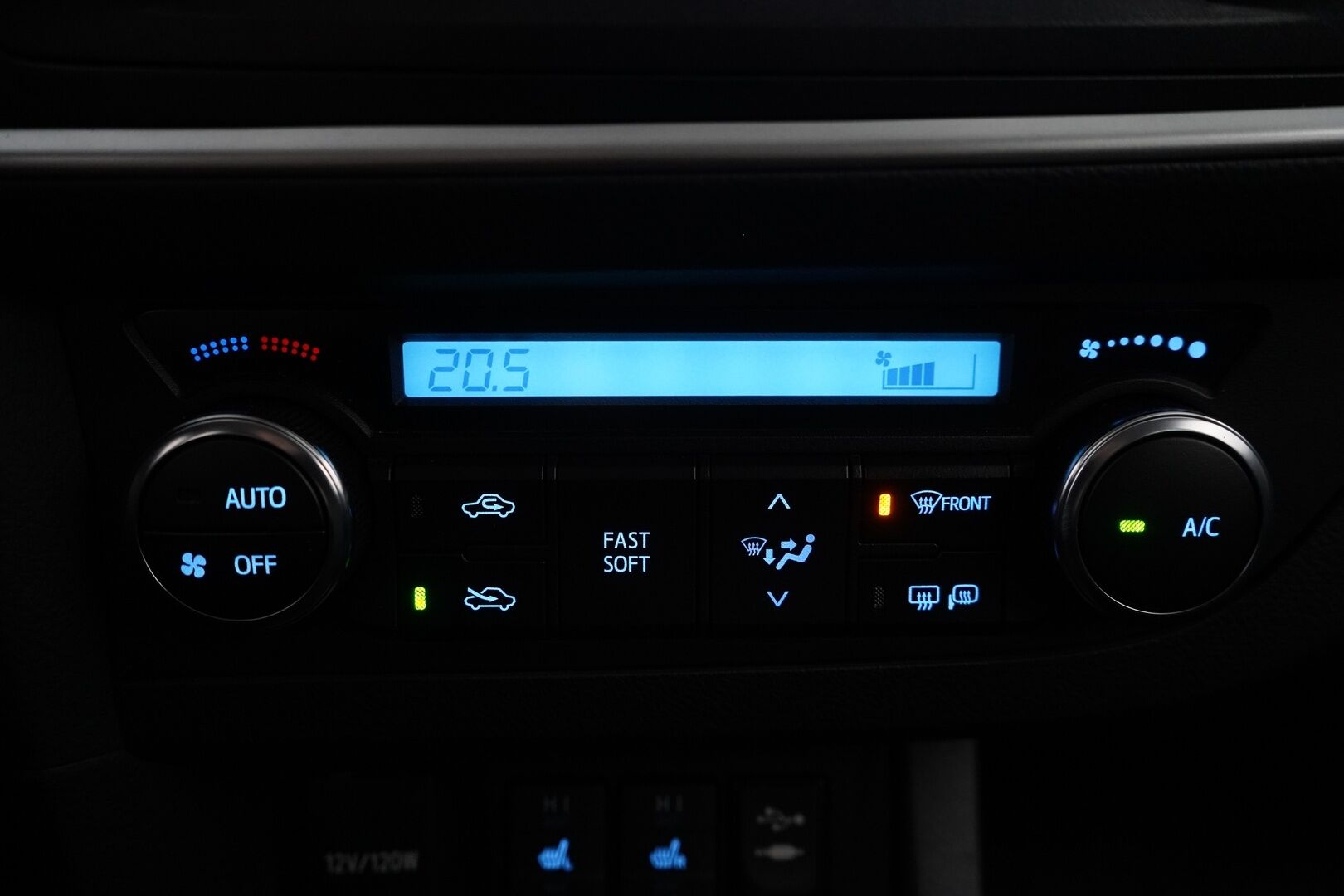Toyota Auris 2015 Touring Sports 1,6 Valvematic Active Edition - Suomi-auto / 2x Toyotan vanteet / Merkkihuollettu 