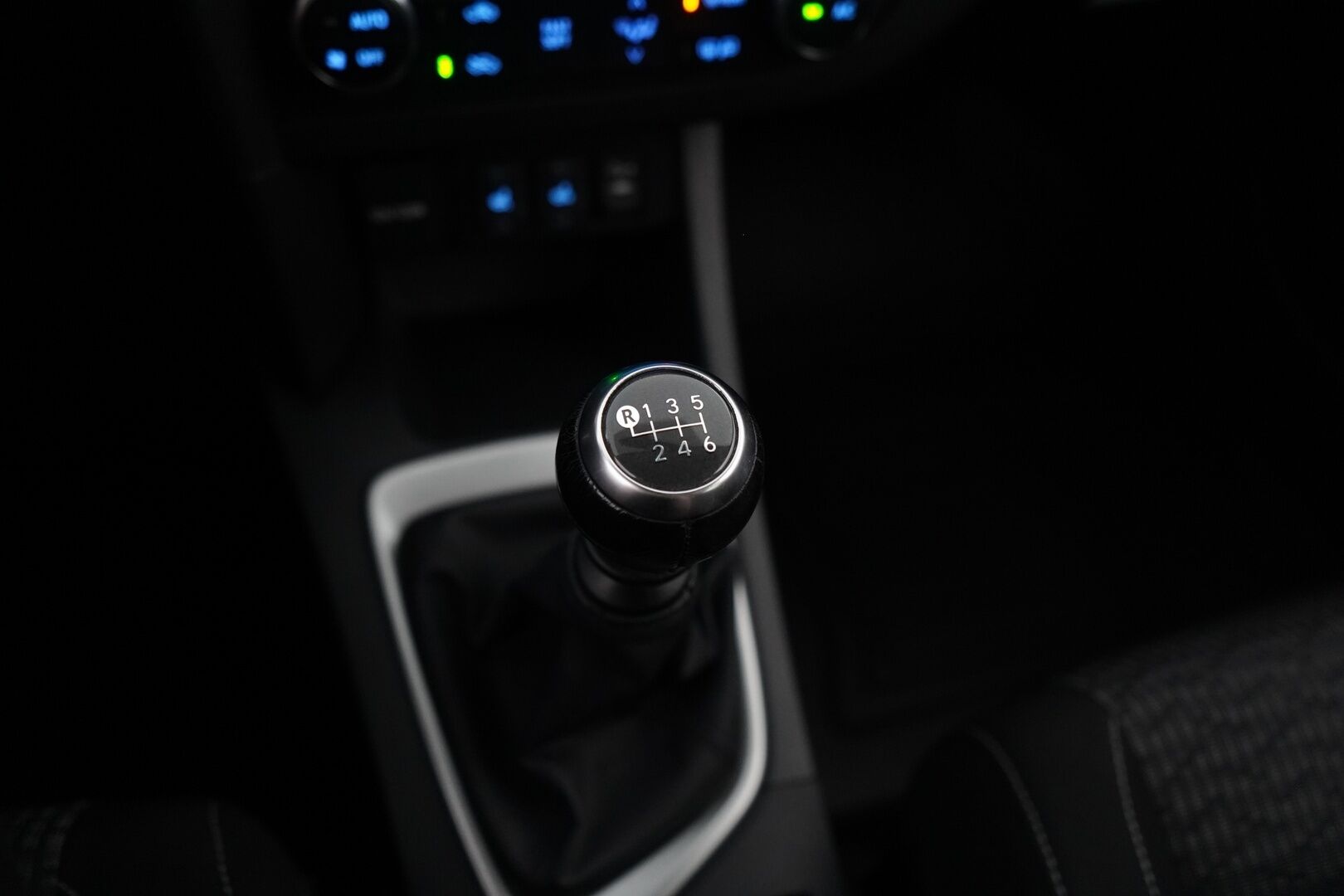Toyota Auris 2015 Touring Sports 1,6 Valvematic Active Edition - Suomi-auto / 2x Toyotan vanteet / Merkkihuollettu 