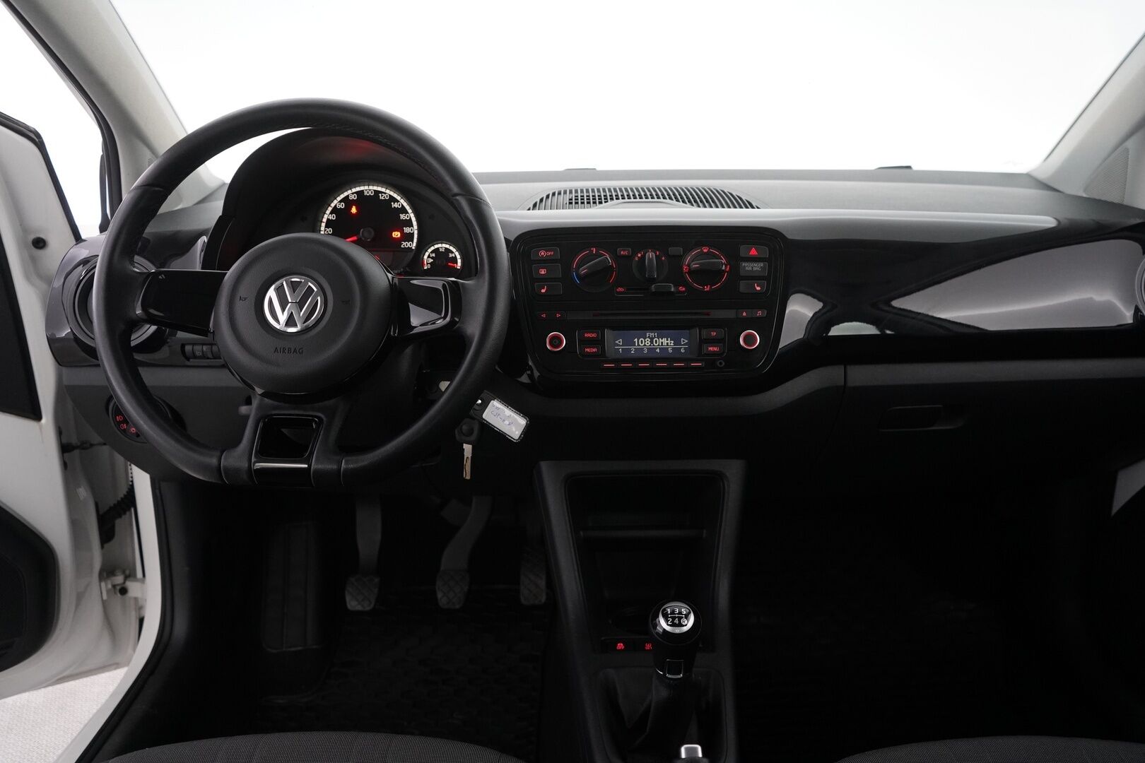 Volkswagen up! 2014 move up! 1,0 44 kW (60 hv) BlueMotion Technology 4-ovinen * Lohko / Ilmastointi / Penkinlämmittimet * - Suomi-auto / Kahdet hyvät renkaat / Viimeisin huolto 152tkm / Jakohihna vaihdettu