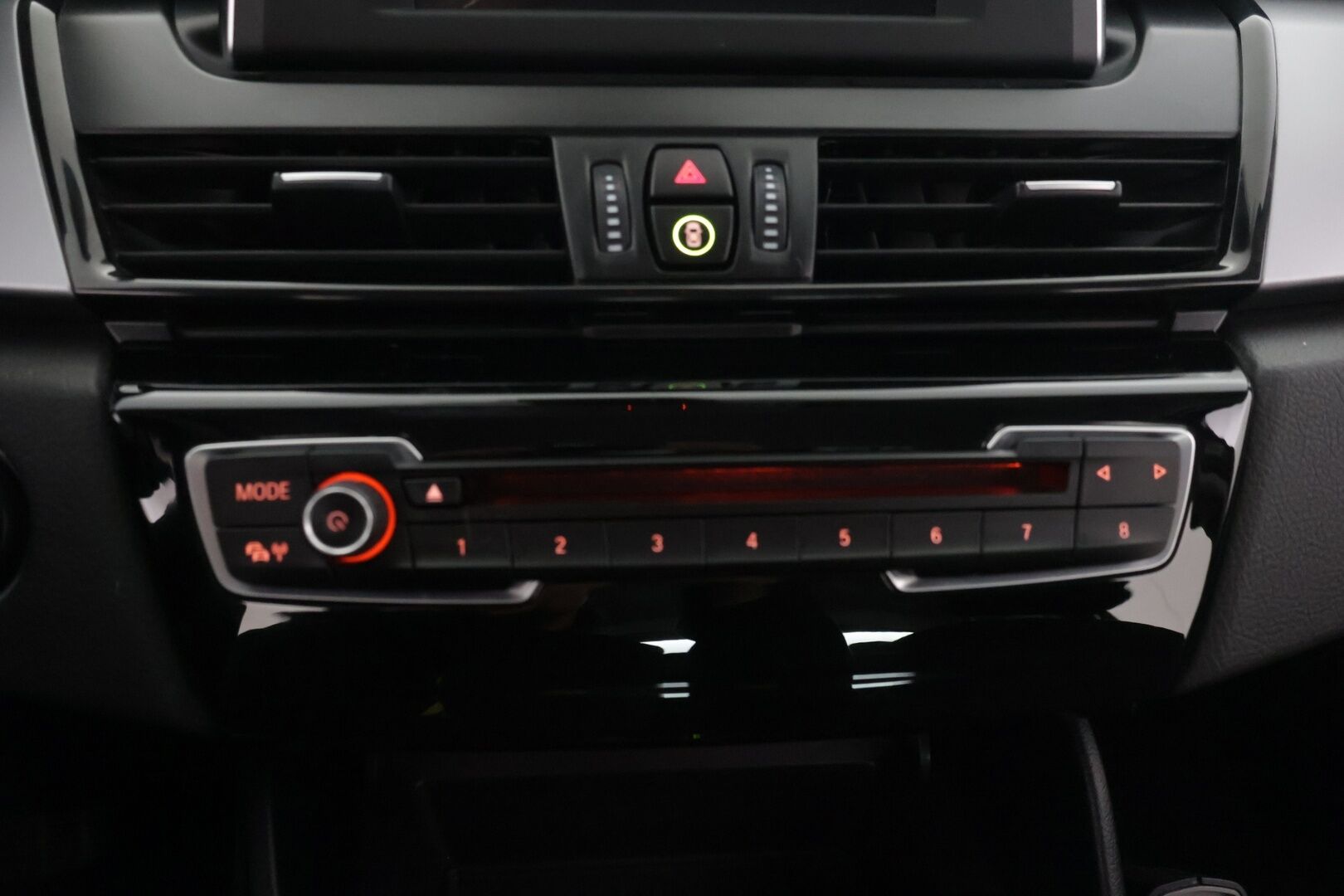 BMW 218 2015 F45 Active Tourer 218i A Business - ** Vakkari / Lohko / Xenon / Bluetooth **