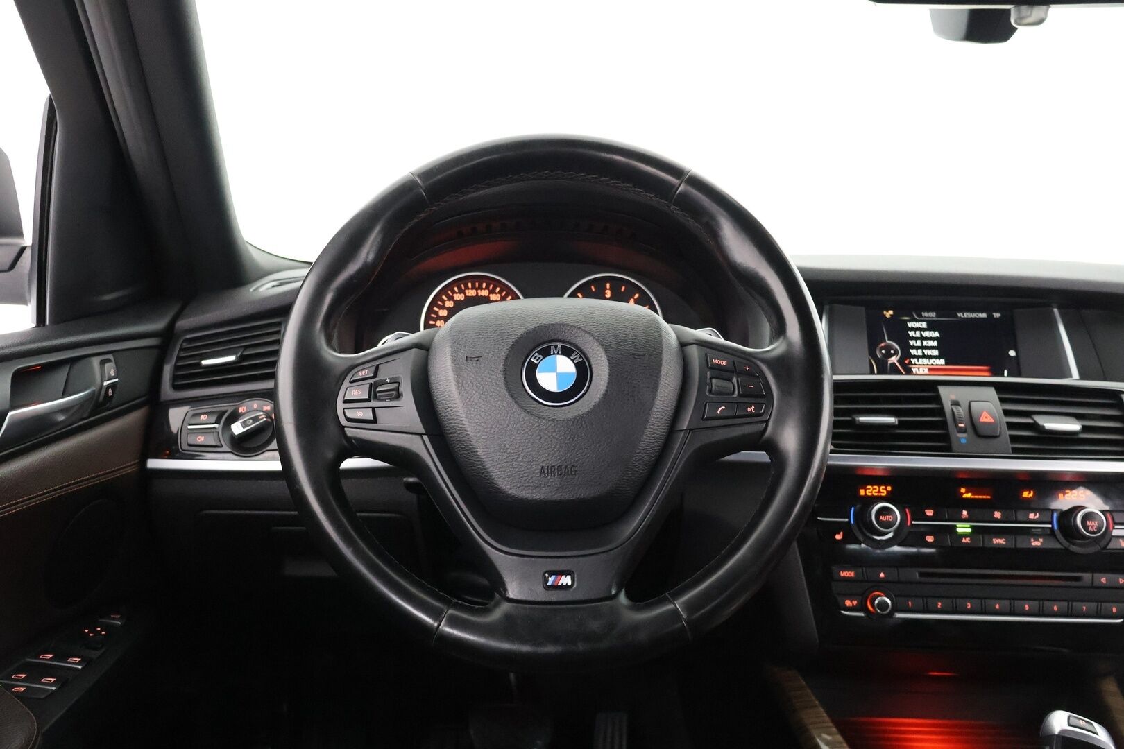 BMW X4 2015 F26 xDrive20d A Business - HiFi | Adapt.Xenon | Koukku | Sportti penkit | Nahkasisusta | M-Sport ratti | Lohkolämmitin 