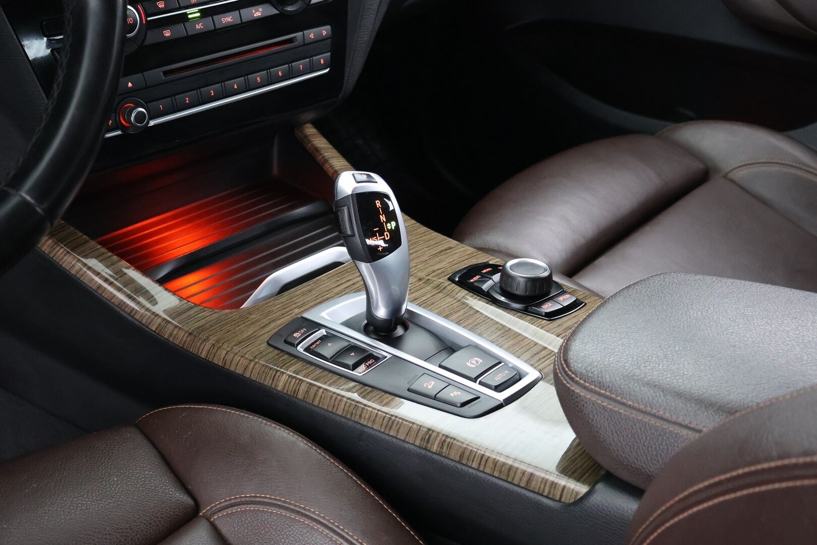 BMW X4 2015 F26 xDrive20d A Business - HiFi | Adapt.Xenon | Koukku | Sportti penkit | Nahkasisusta | M-Sport ratti | Lohkolämmitin 