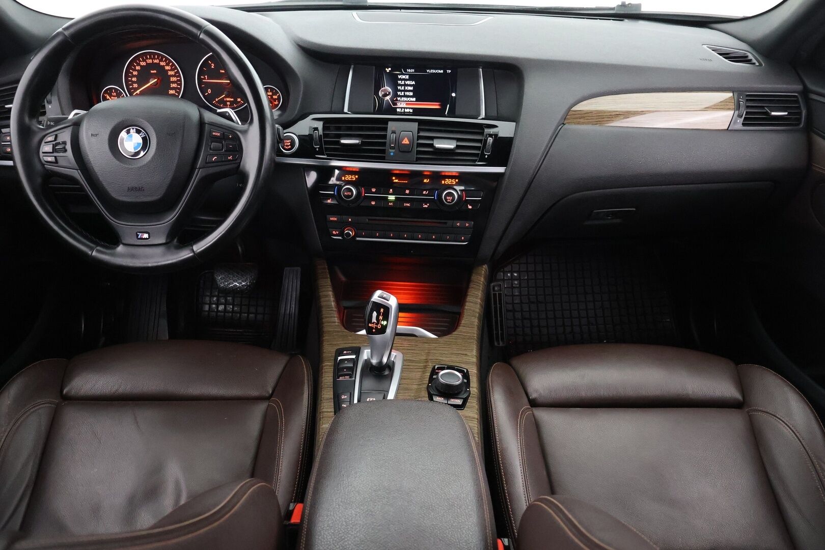 BMW X4 2015 F26 xDrive20d A Business - HiFi | Adapt.Xenon | Koukku | Sportti penkit | Nahkasisusta | M-Sport ratti | Lohkolämmitin 