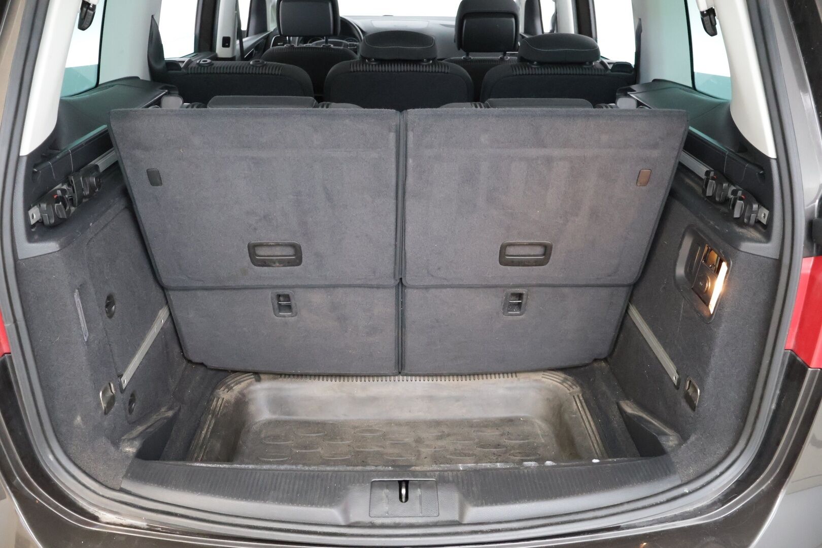 Seat Alhambra 2015 2,0 TDI 140 Style Business DSG 7H ** 7-Paikkainen / Panorama / Sähköiset liukuovet / Koukku** - Kahdet renkaat / Juuri katsastettu / Vakkari / Tutkat