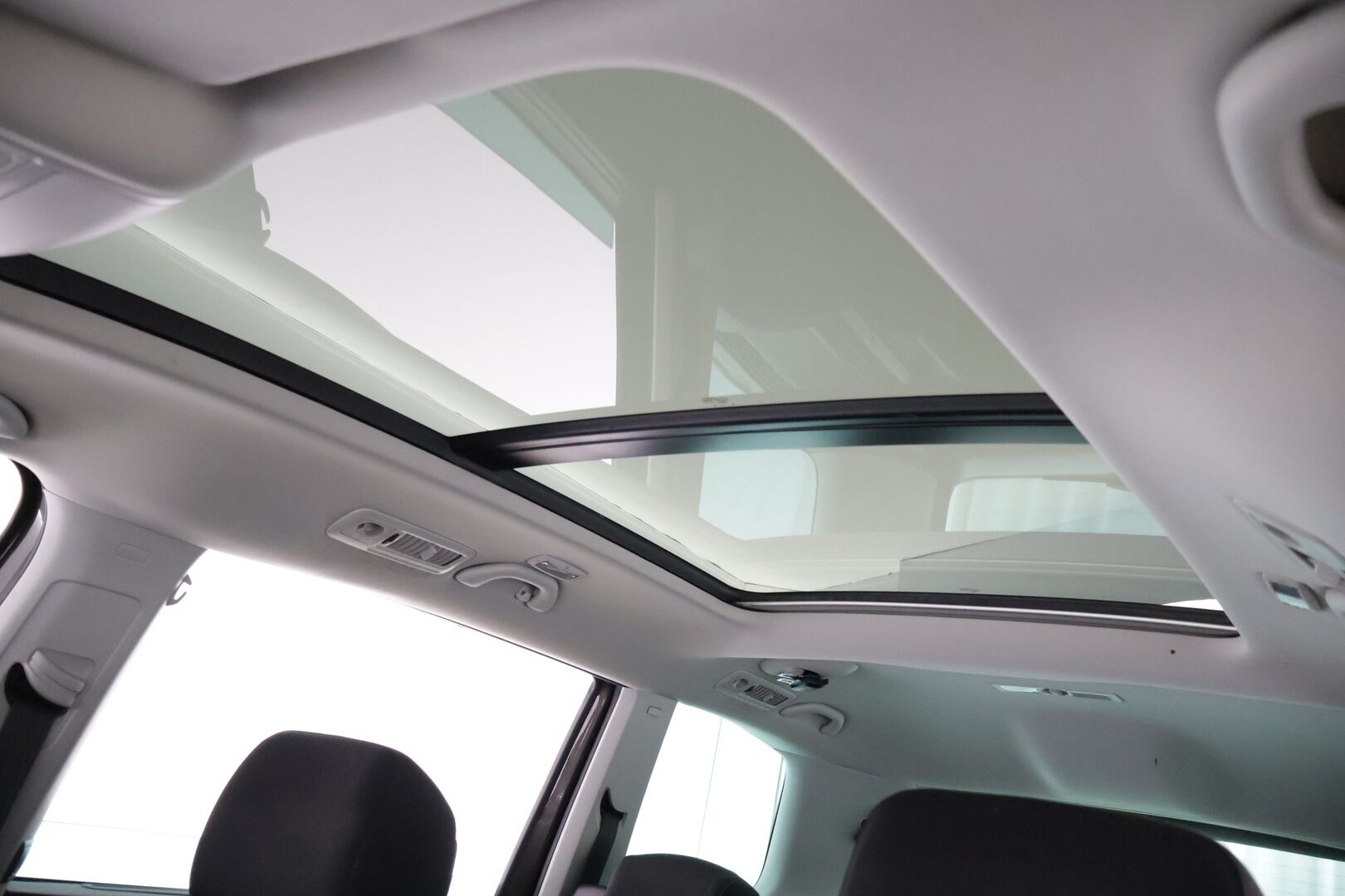 Seat Alhambra 2015 2,0 TDI 140 Style Business DSG 7H ** 7-Paikkainen / Panorama / Sähköiset liukuovet / Koukku** - Kahdet renkaat / Juuri katsastettu / Vakkari / Tutkat