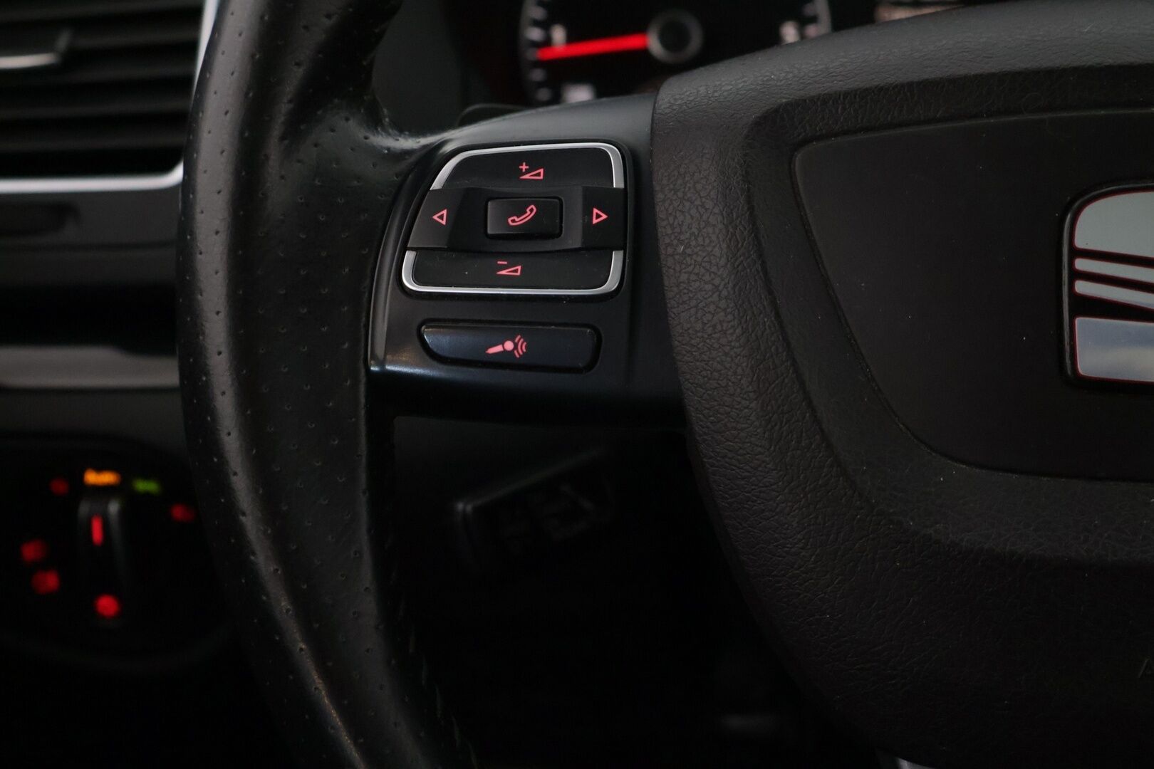 Seat Alhambra 2015 2,0 TDI 140 Style Business DSG 7H ** 7-Paikkainen / Panorama / Sähköiset liukuovet / Koukku** - Kahdet renkaat / Juuri katsastettu / Vakkari / Tutkat