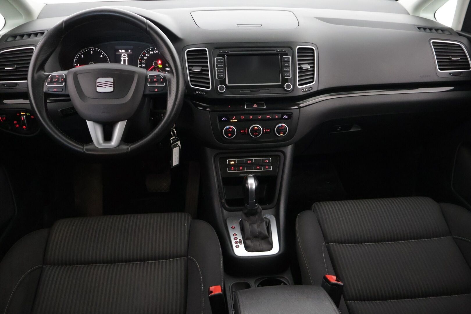 Seat Alhambra 2015 2,0 TDI 140 Style Business DSG 7H ** 7-Paikkainen / Panorama / Sähköiset liukuovet / Koukku** - Kahdet renkaat / Juuri katsastettu / Vakkari / Tutkat