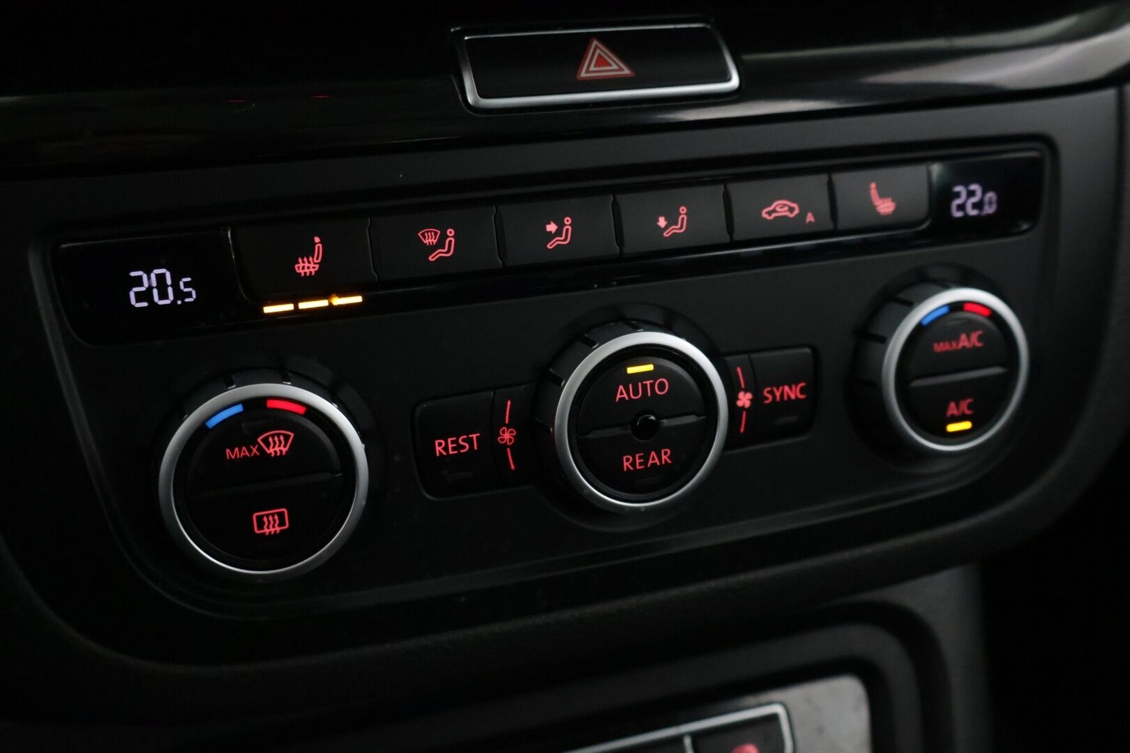 Seat Alhambra 2015 2,0 TDI 140 Style Business DSG 7H ** 7-Paikkainen / Panorama / Sähköiset liukuovet / Koukku** - Kahdet renkaat / Juuri katsastettu / Vakkari / Tutkat