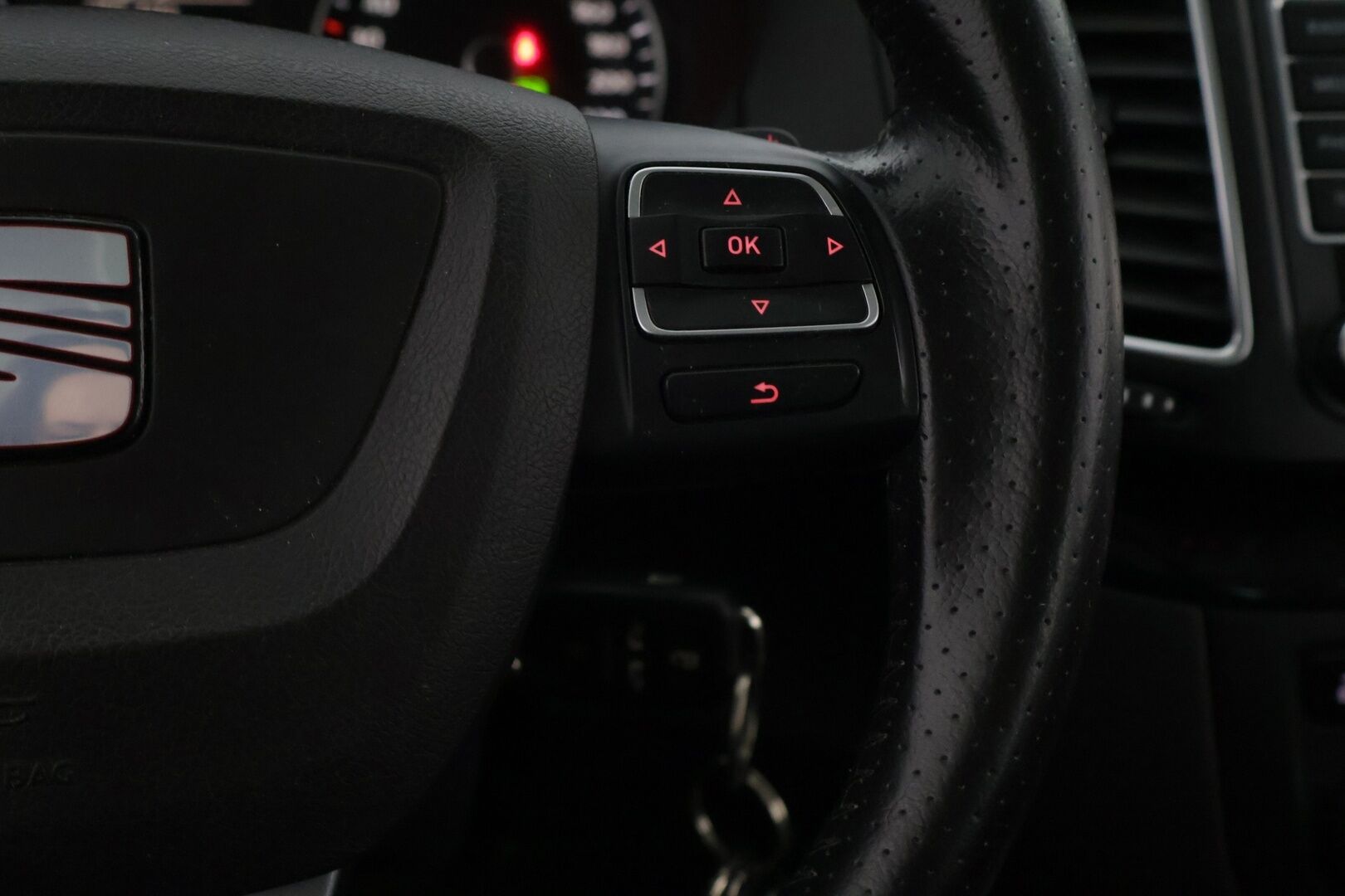 Seat Alhambra 2015 2,0 TDI 140 Style Business DSG 7H ** 7-Paikkainen / Panorama / Sähköiset liukuovet / Koukku** - Kahdet renkaat / Juuri katsastettu / Vakkari / Tutkat